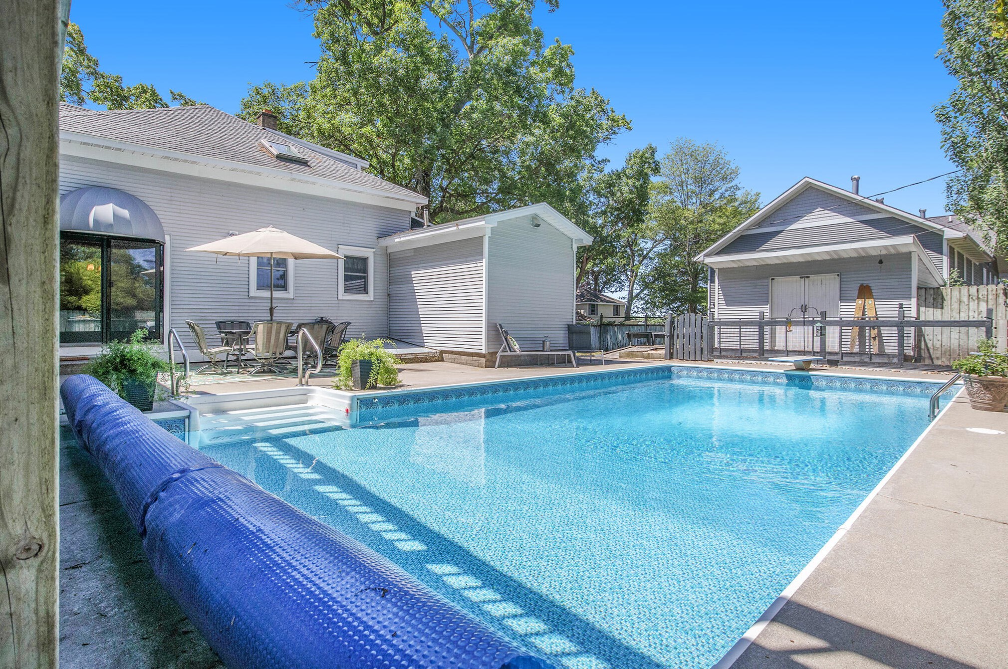 15837 Pine St, Spring Lake MI  49456-1827 exterior