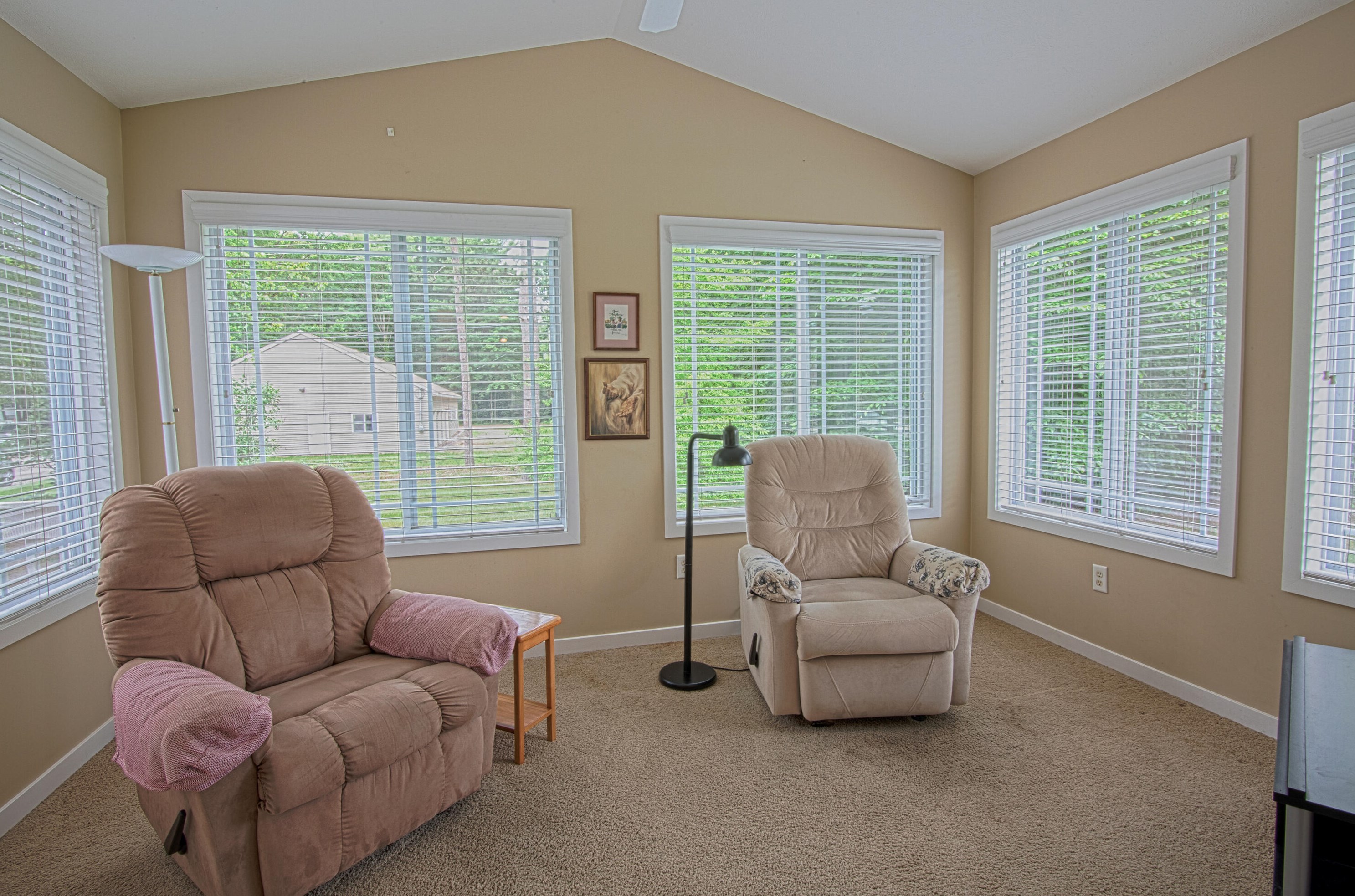 2806 Sandy Pines Dr, Dorr MI 49323-9124 exterior