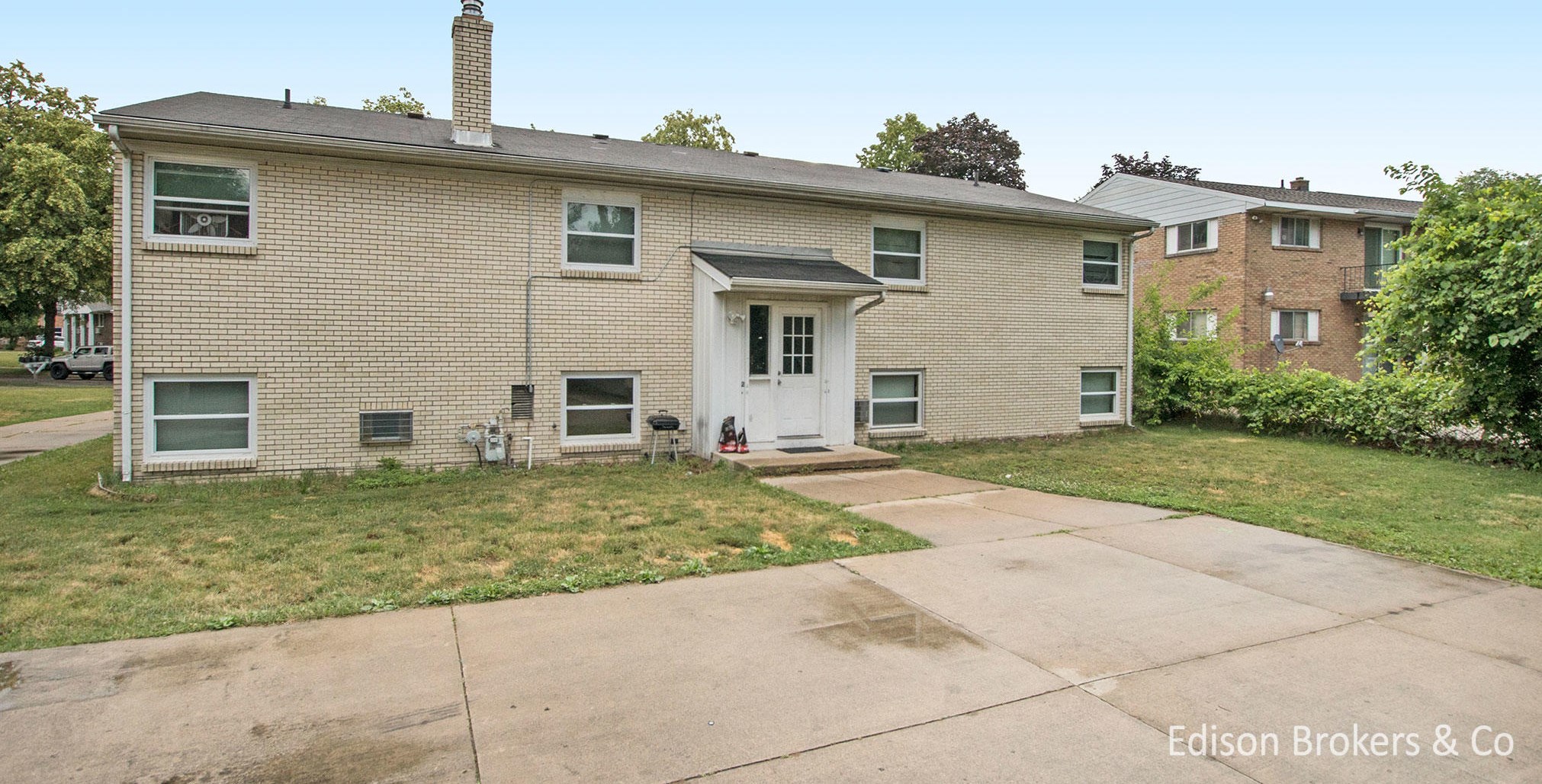 3237 Marshall Ave, Grand Rapids MI  49508-2424 exterior