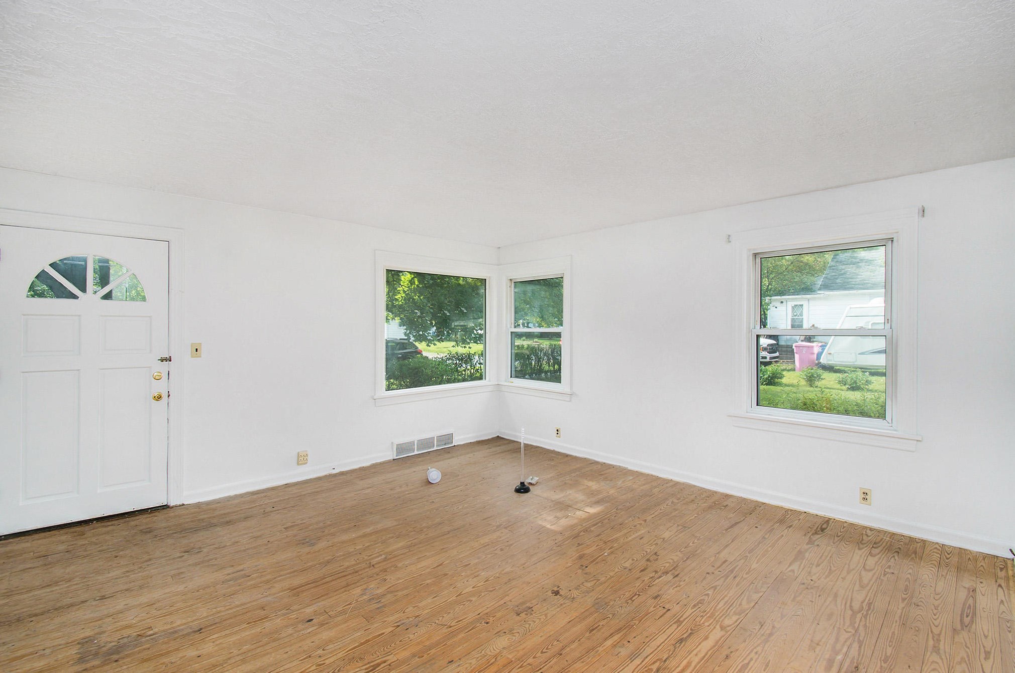 1022 Ira Ave, Kalamazoo, MI 49048