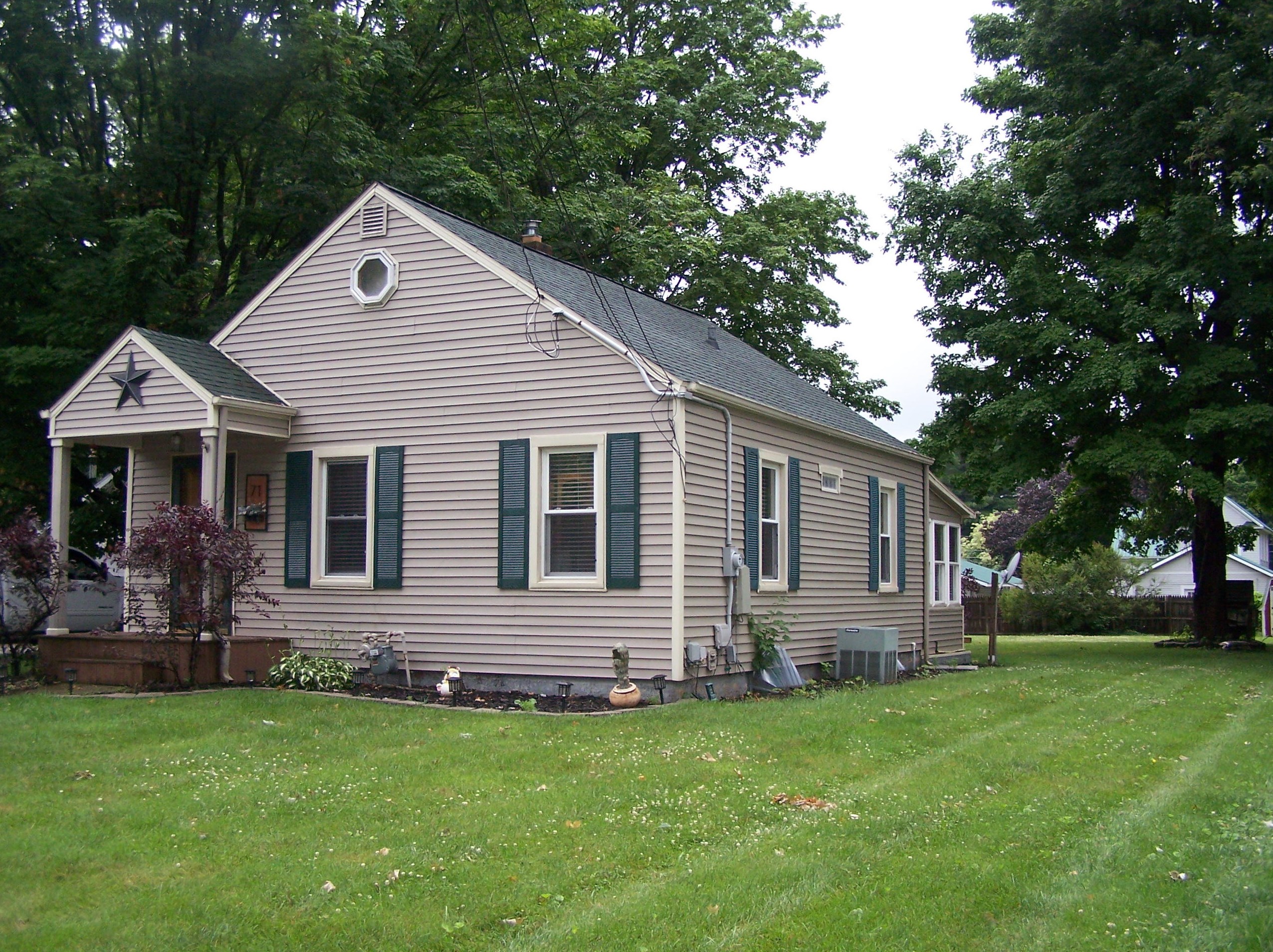 71 Balfour Dr, Coldwater, MI 49036-1701