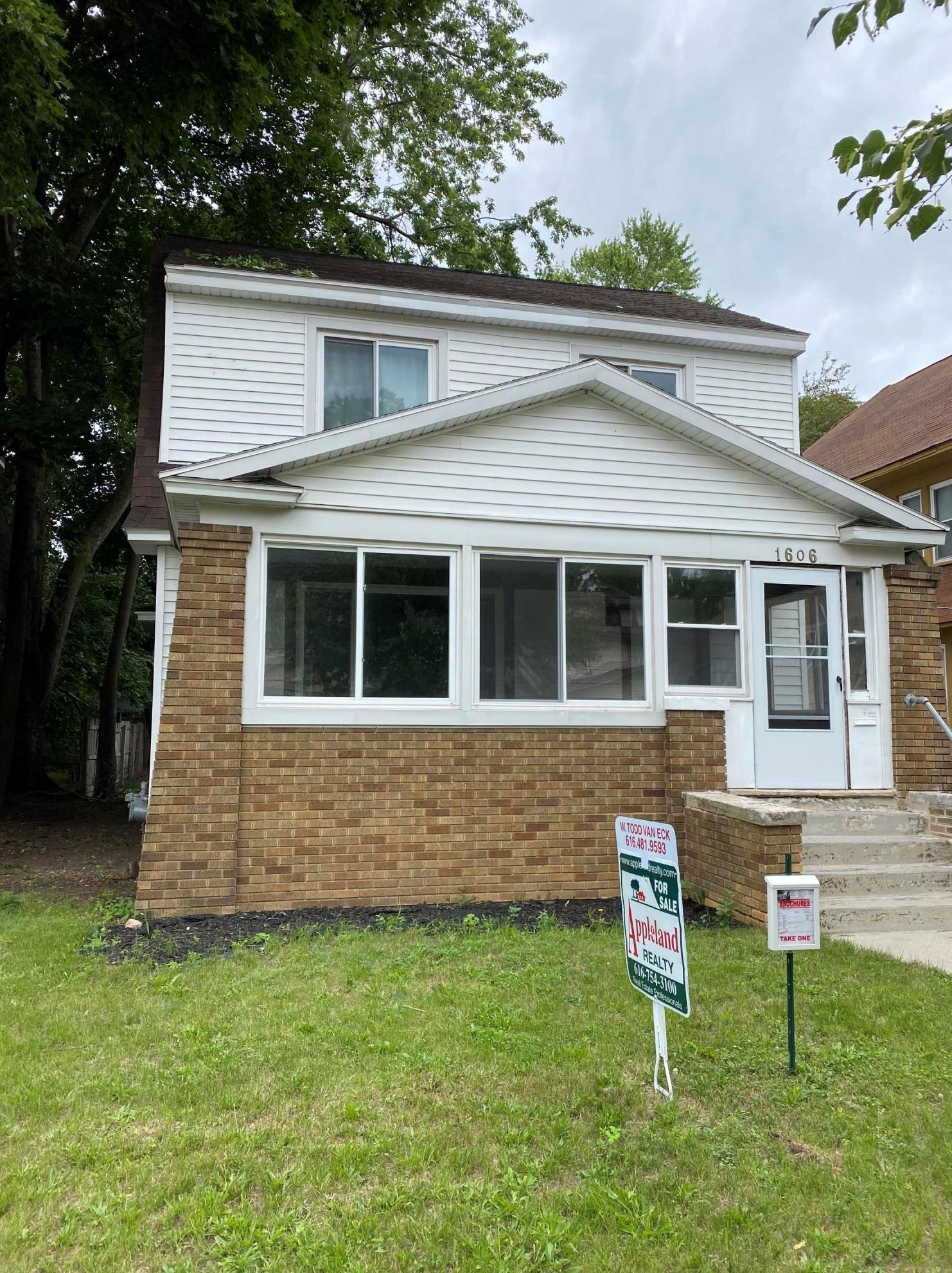 1606 Francis Ave, Grand Rapids, MI 49507-2456