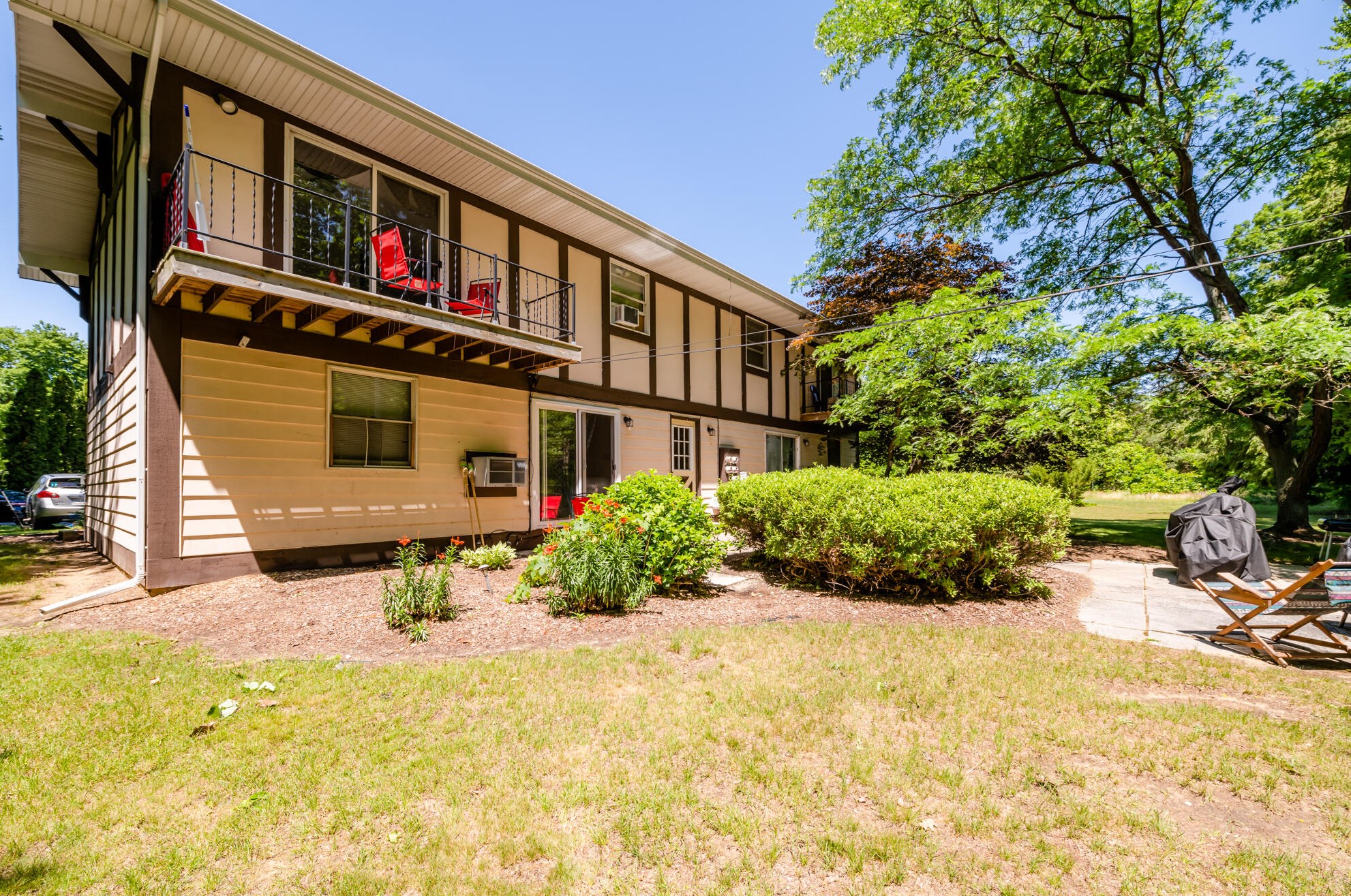 6679 Weatherford Dr, Coloma MI 49038-9573 exterior