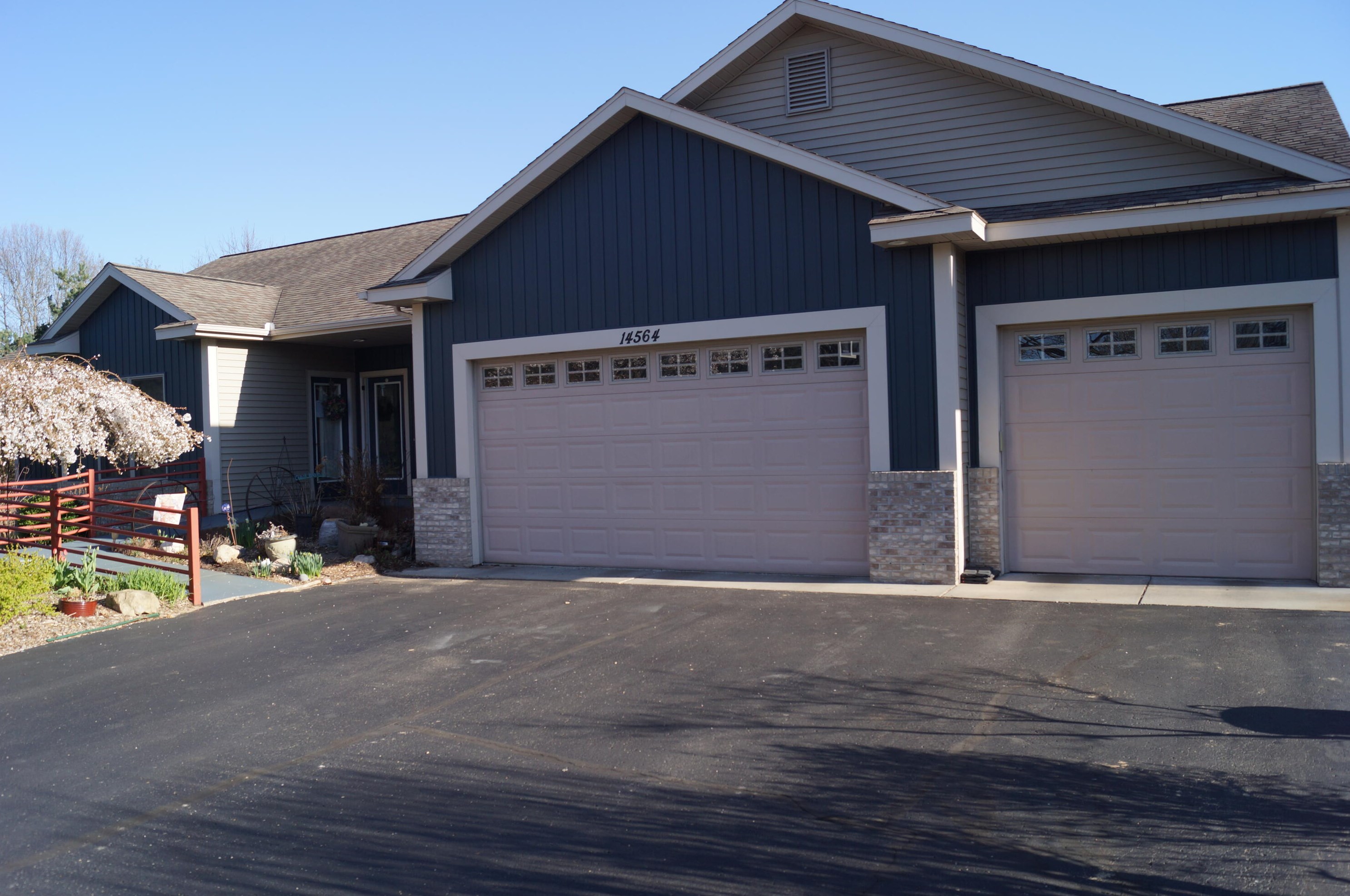 14564 Lincoln St, Grand Haven, MI 49417