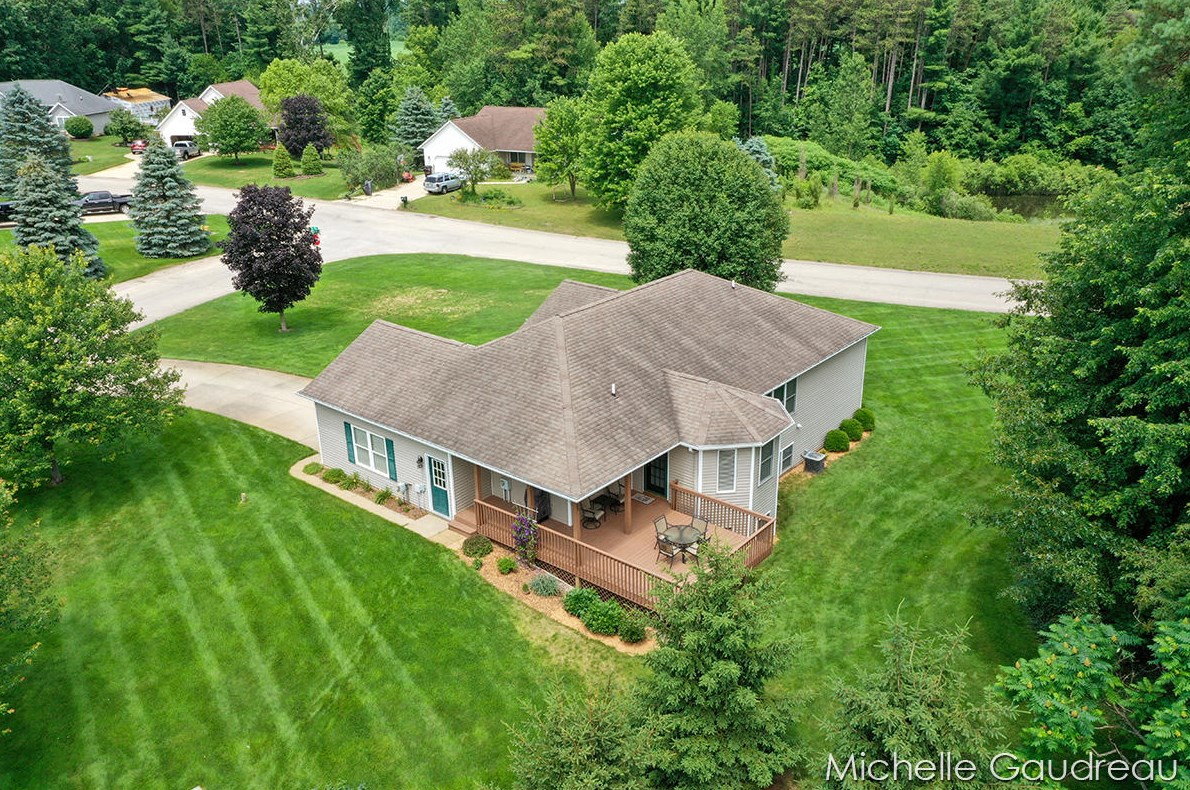 1872 Pine Hill Dr, Hastings, MI 49058