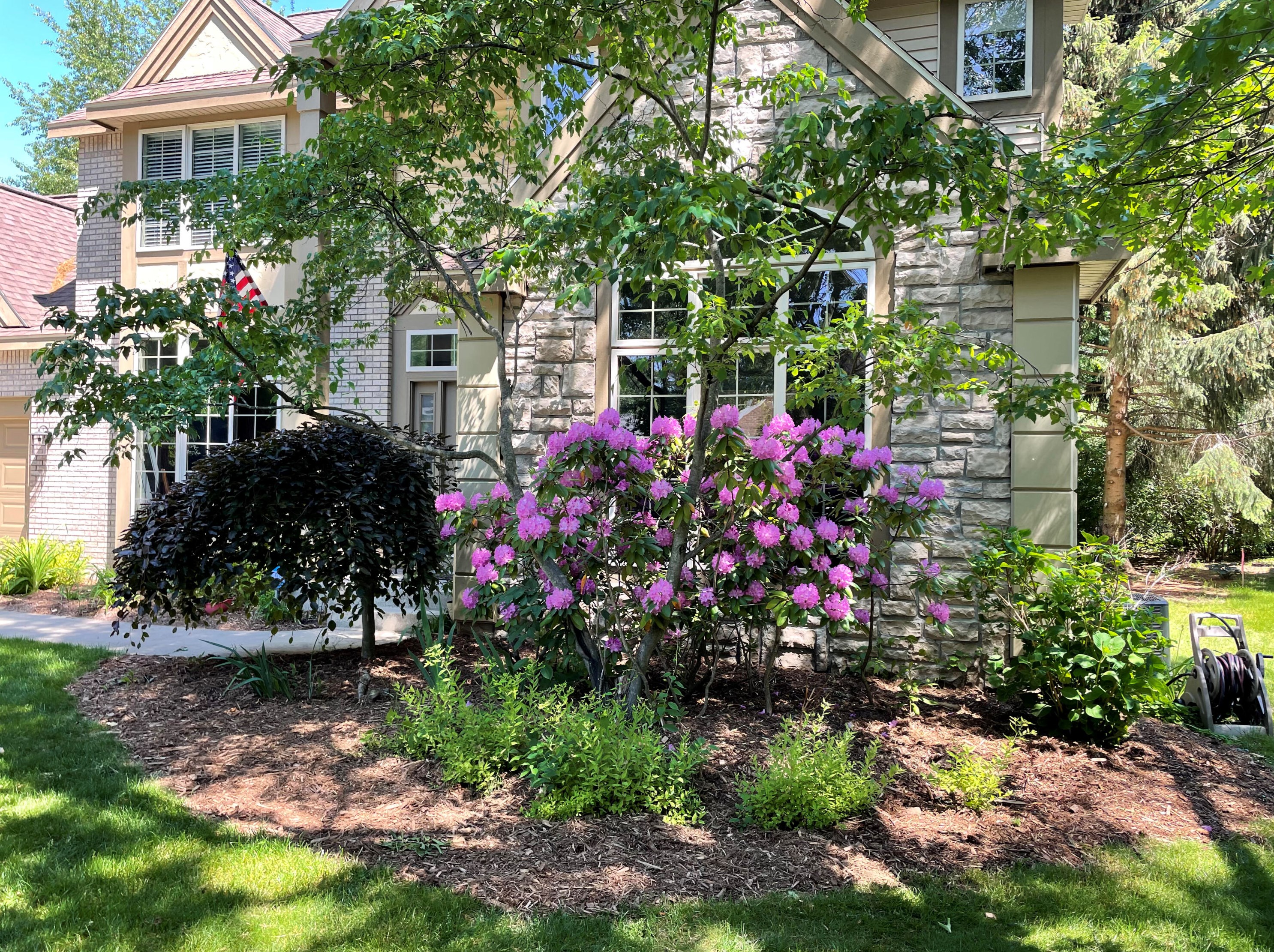 15361 Oak Ridge Dr, Spring Lake, MI 49456