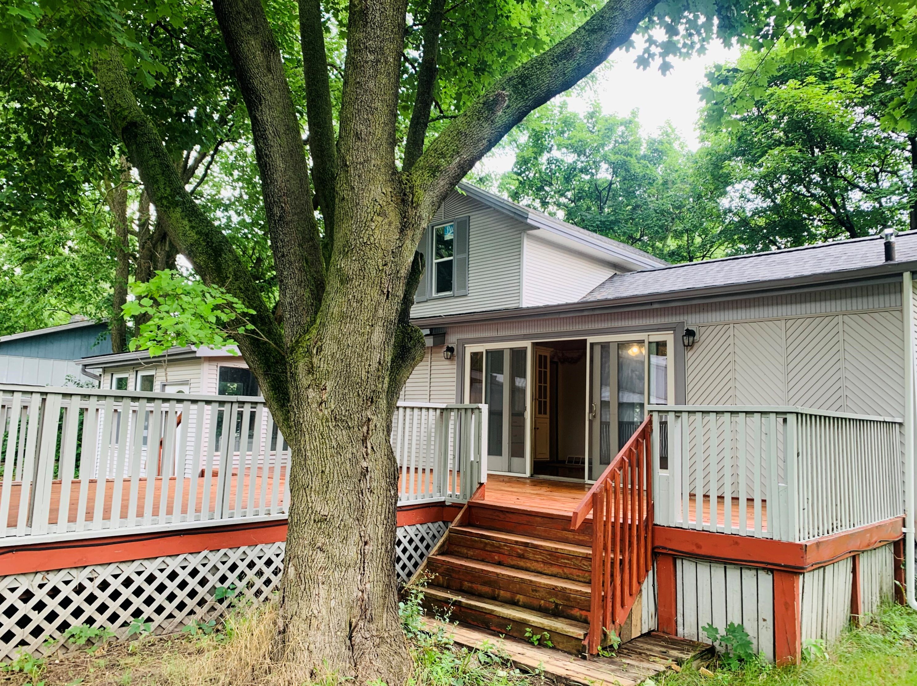 402 Broadway St, Three Rivers MI  49093-1828 exterior