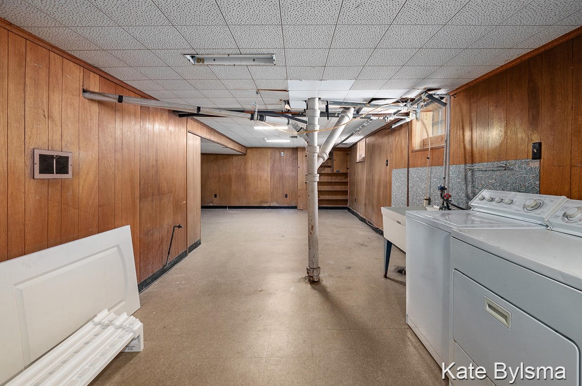 929 Veto St, Grand Rapids MI  49504-6358 exterior