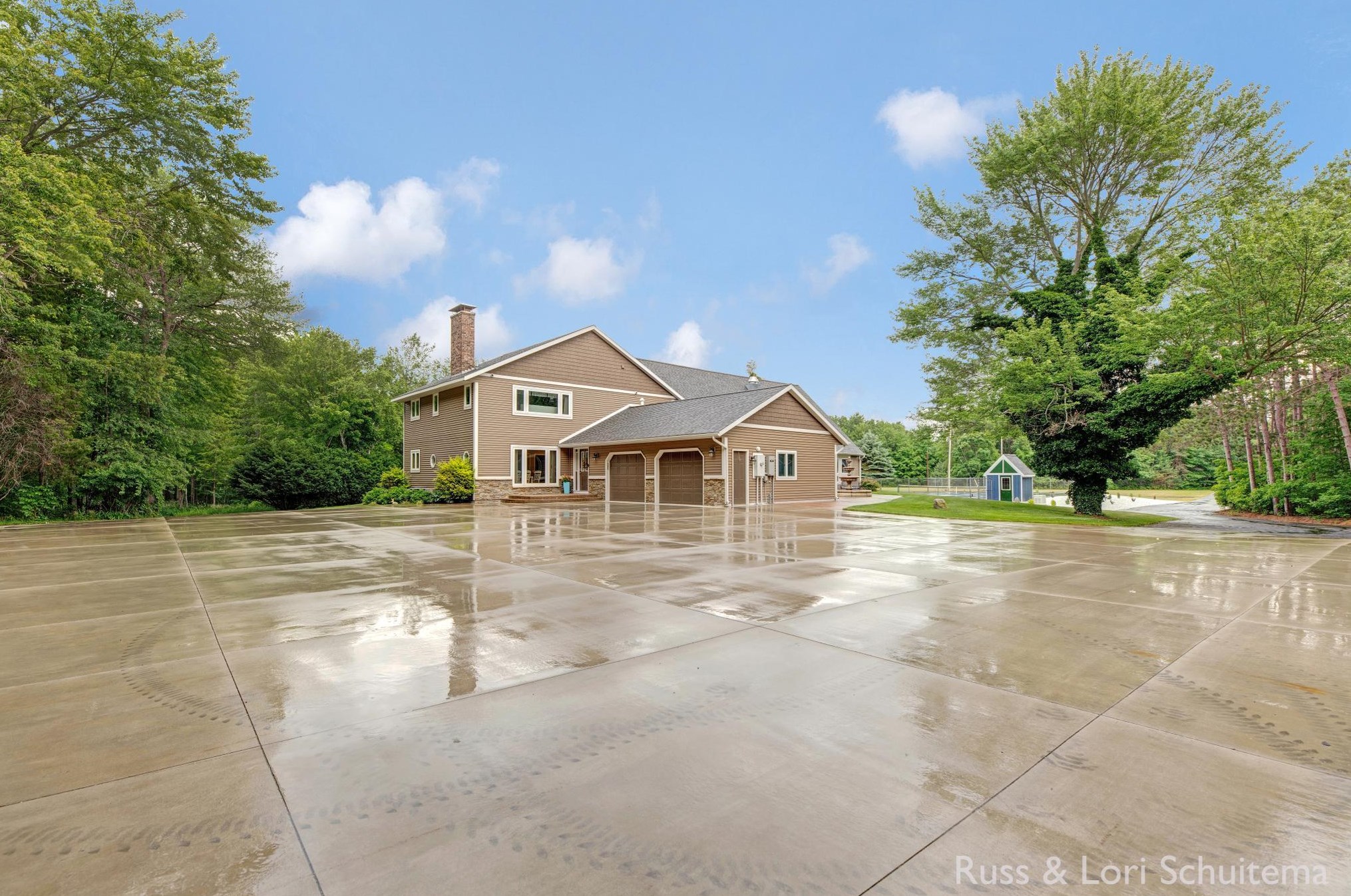 1870 Pontaluna Rd, Spring Lake, MI 49456-9614