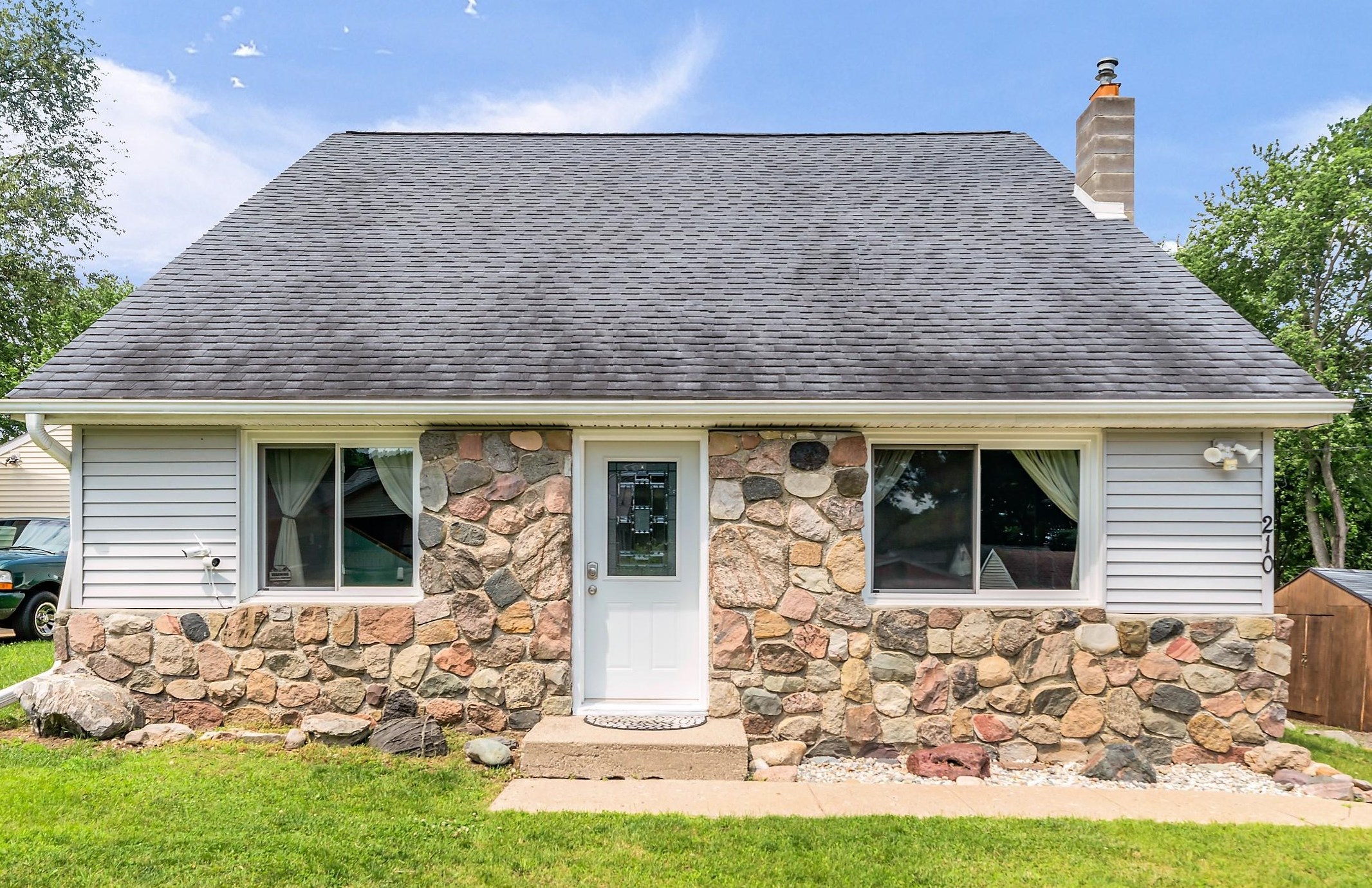 210 Comstock St, Jackson, MI 49203-6027