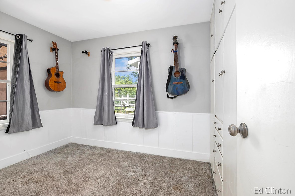 1237 Ecklund St, Grand Rapids MI  49505-4325 exterior