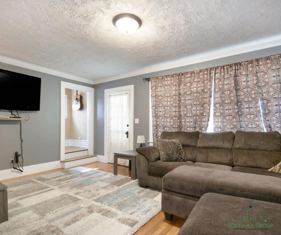 639 Leonard St, Grand Rapids MI  49503-1134 exterior