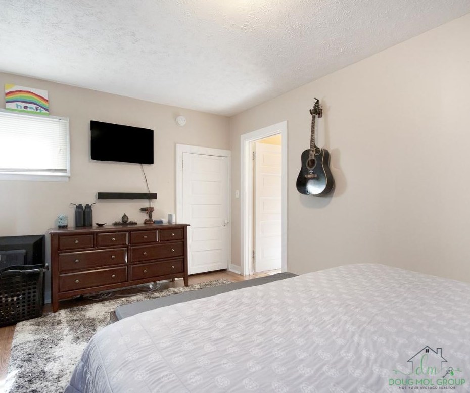 639 Leonard St, Grand Rapids MI  49503-1134 exterior