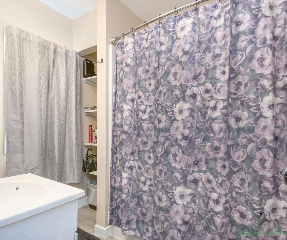 639 Leonard St, Grand Rapids MI  49503-1134 exterior