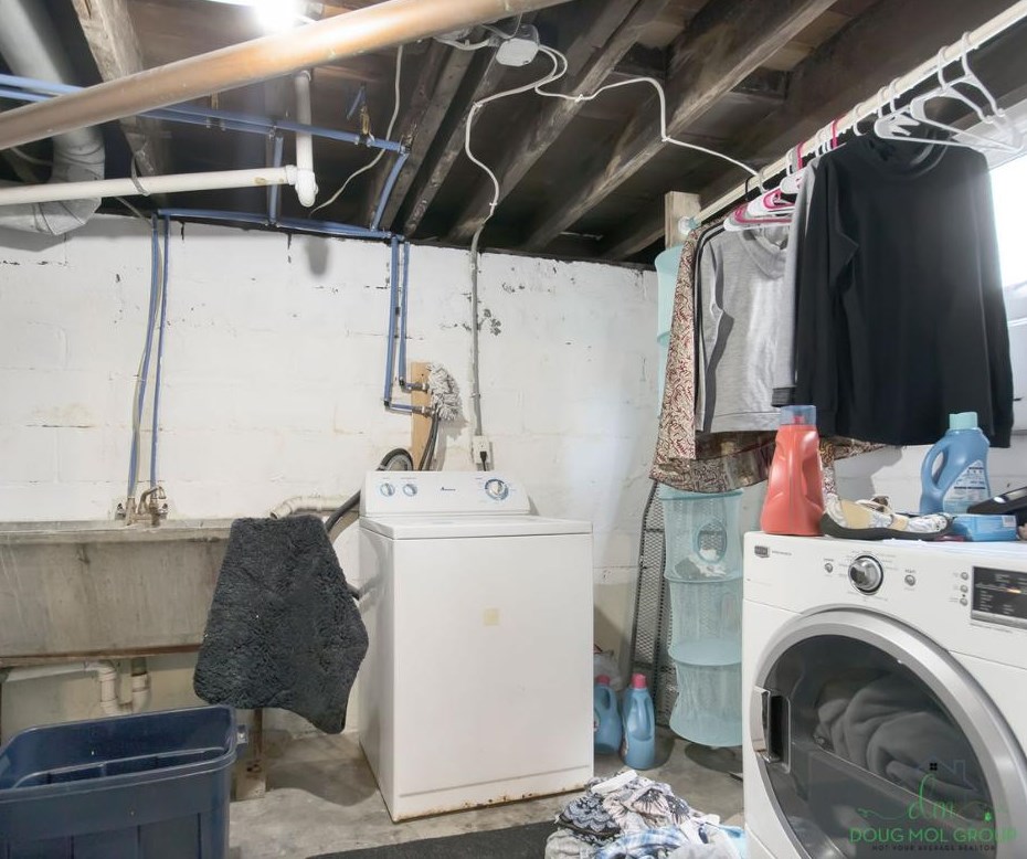 639 Leonard St, Grand Rapids MI  49503-1134 exterior