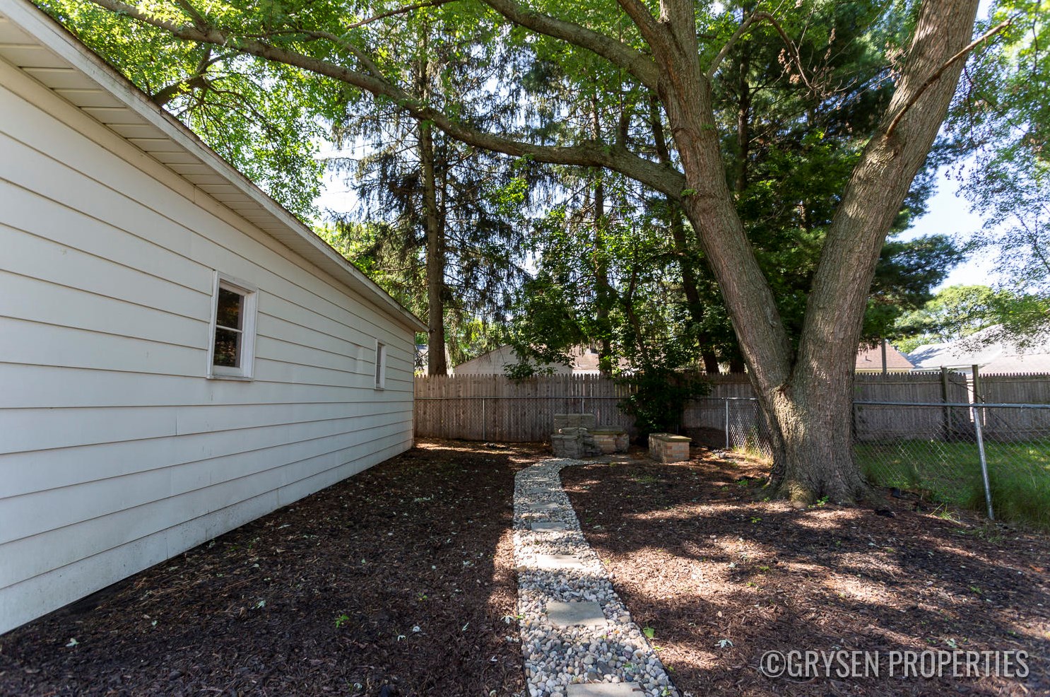 448 Van Allen St, Grand Rapids MI  49548-1228 exterior