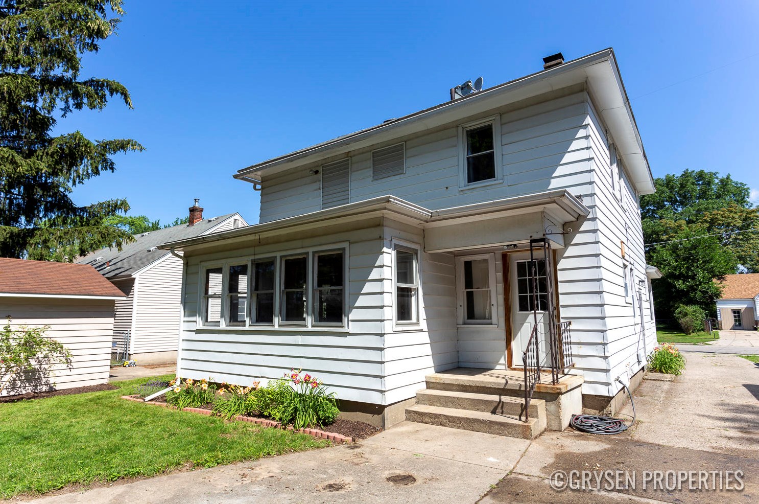 448 Van Allen St, Grand Rapids MI  49548-1228 exterior