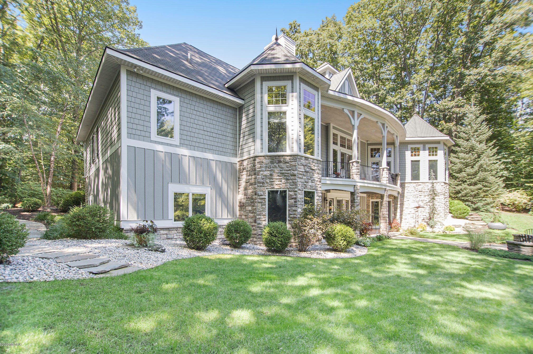 19428 Rosemary Rd, Spring Lake MI  49456-9600 exterior