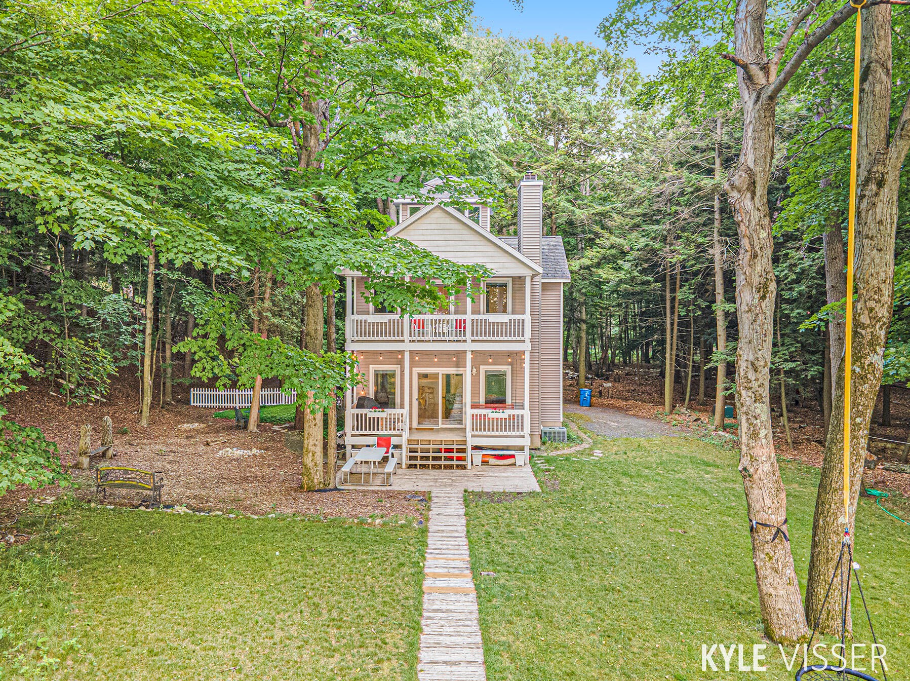 10767 Old Freesoil Rd, Stronach, MI 49660-9526