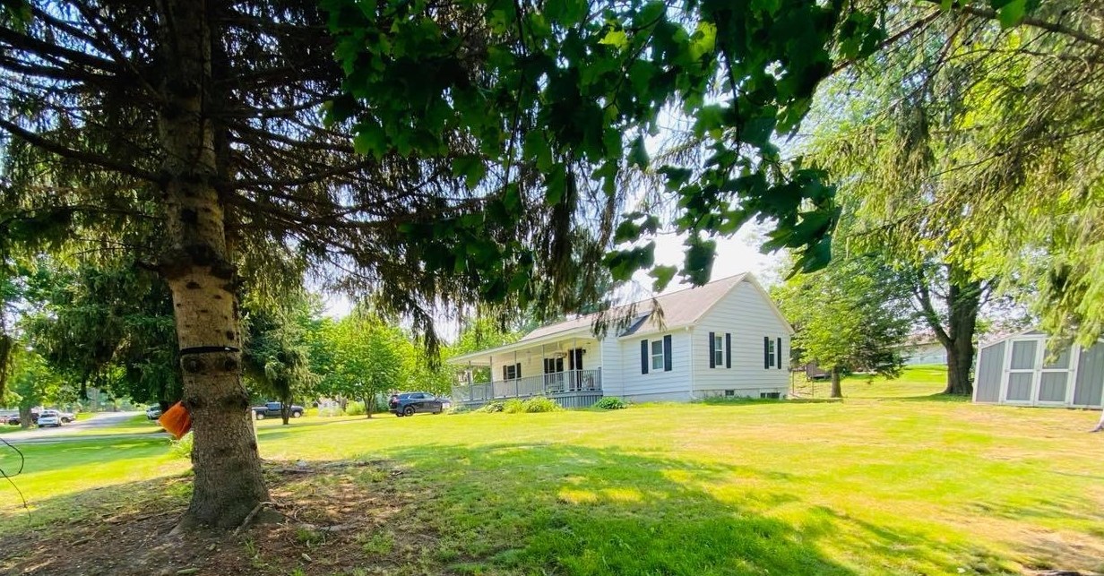 233 W Bradford St, Stanton, MI 48888