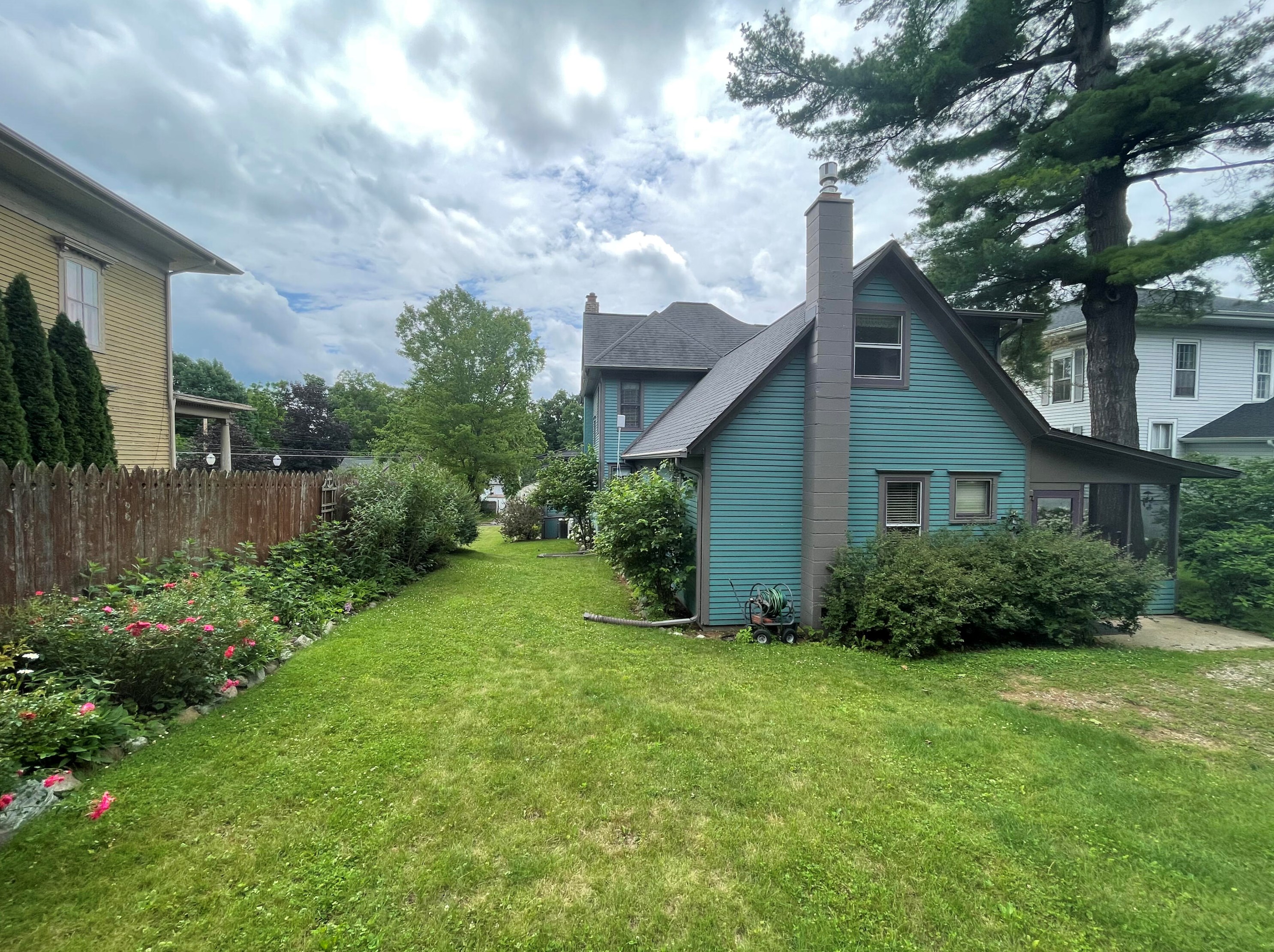 506 Prospect St, Marshall MI  49068-1248 exterior