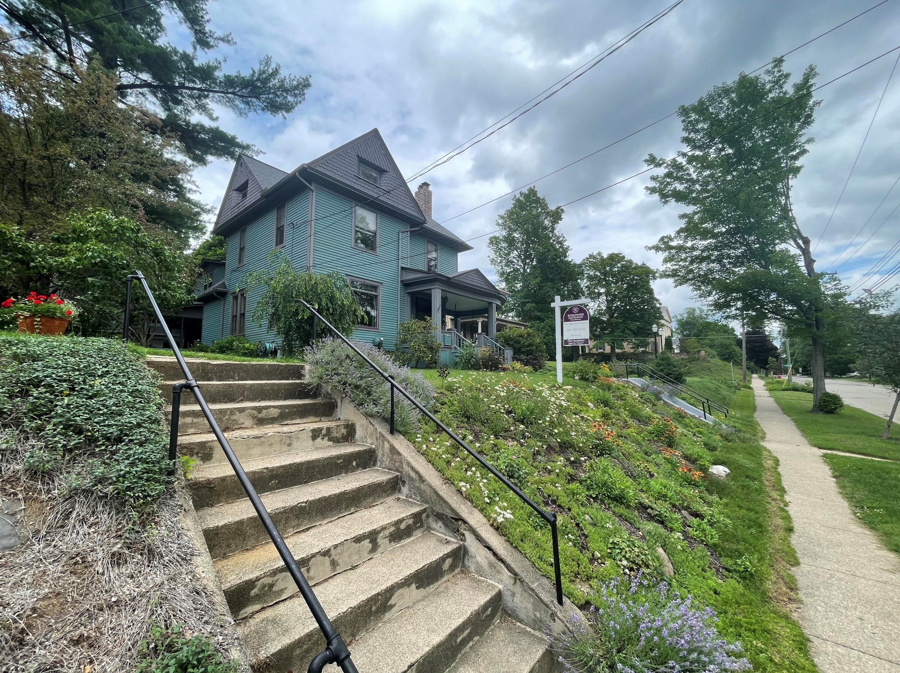 506 Prospect St, Marshall MI  49068-1248 exterior