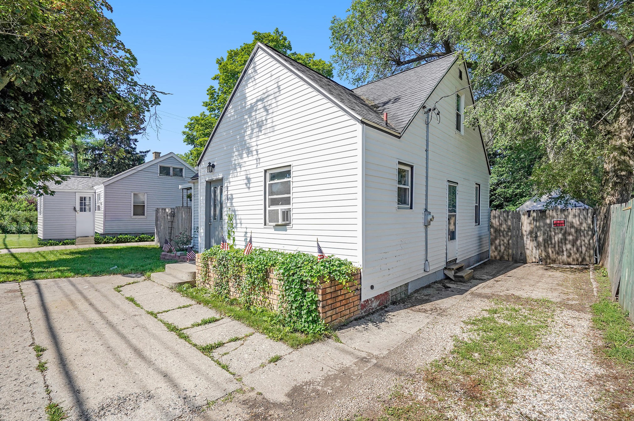 3419 Byron Center Ave, Wyoming, MI 49519