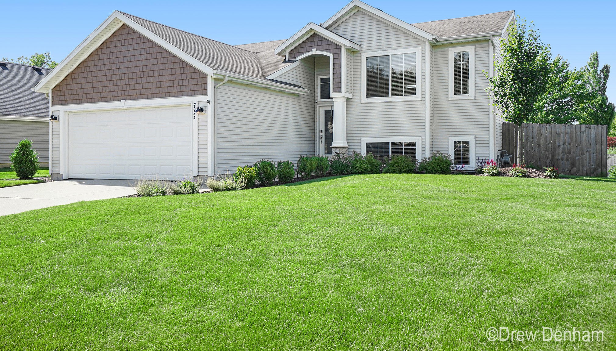 2924 Woodglen St, Grand Rapids, MI 49504