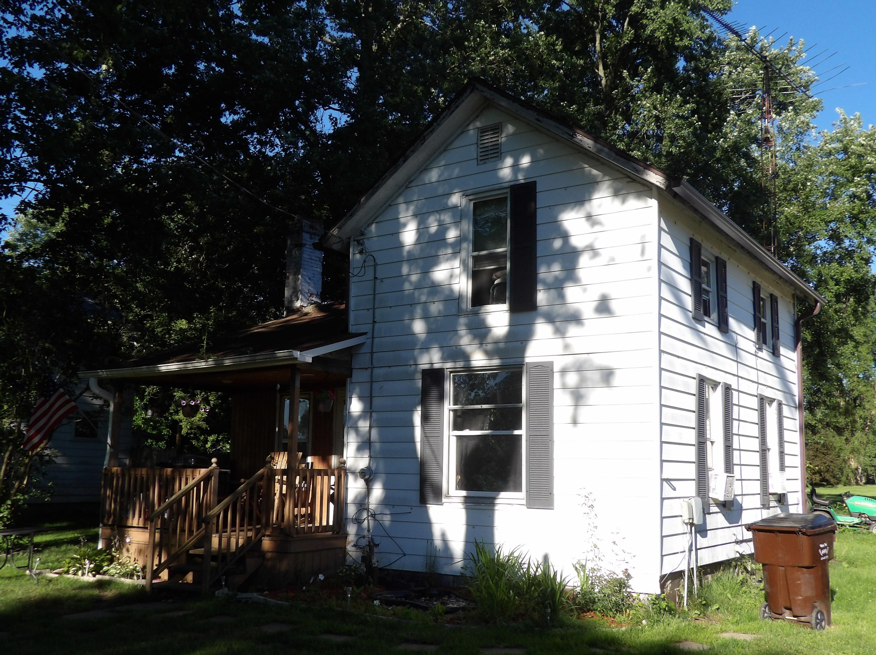 502 S Main St, Waldron, MI 49288