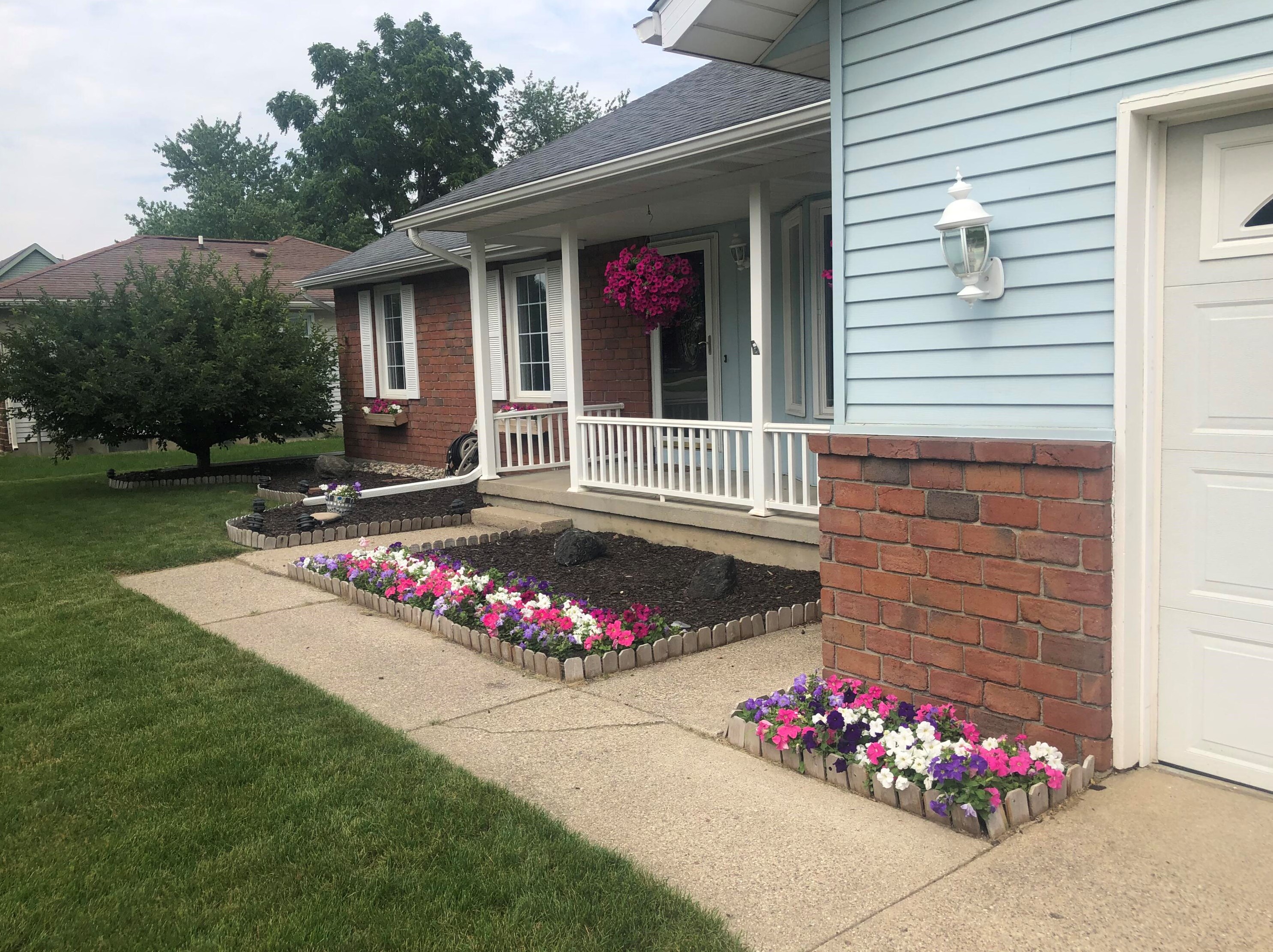 7284 Windgate Dr, Jenison, MI 49428-8724