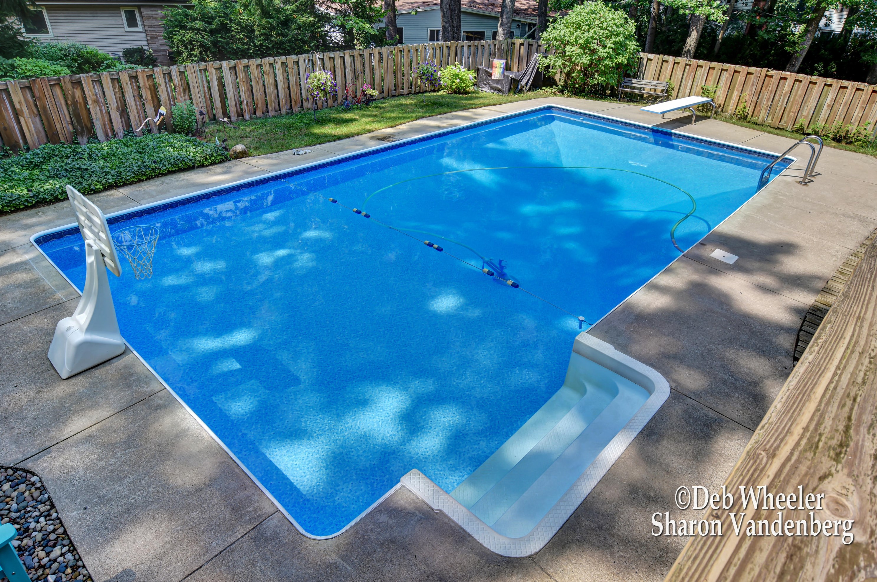 1174 Fuller Ct, Grand Rapids MI  49508-4742 exterior