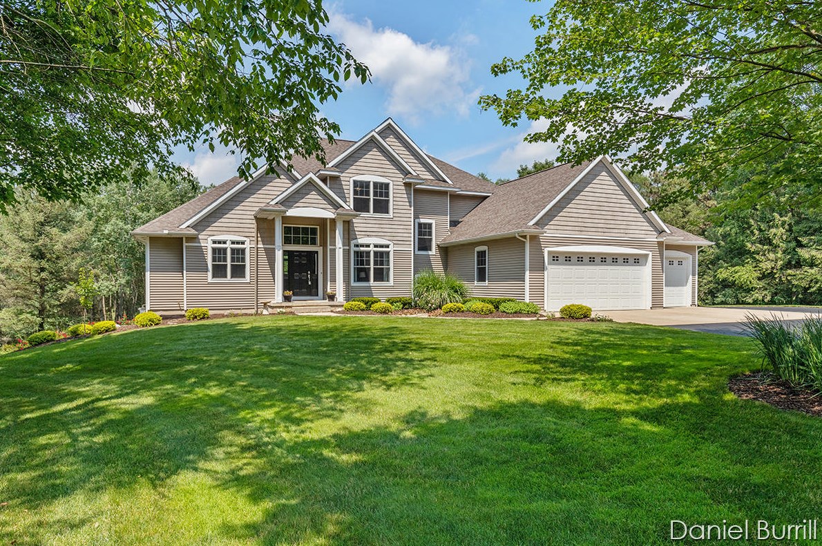 9571 Douglas Fir Ct, Sparta, MI 49345-8276