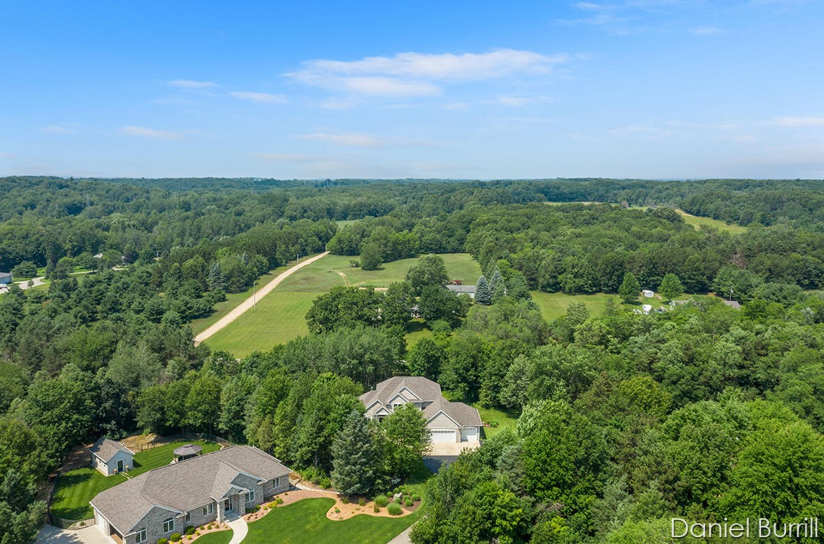 9571 Douglas Fir Ct, Sparta MI 49345-8276 exterior