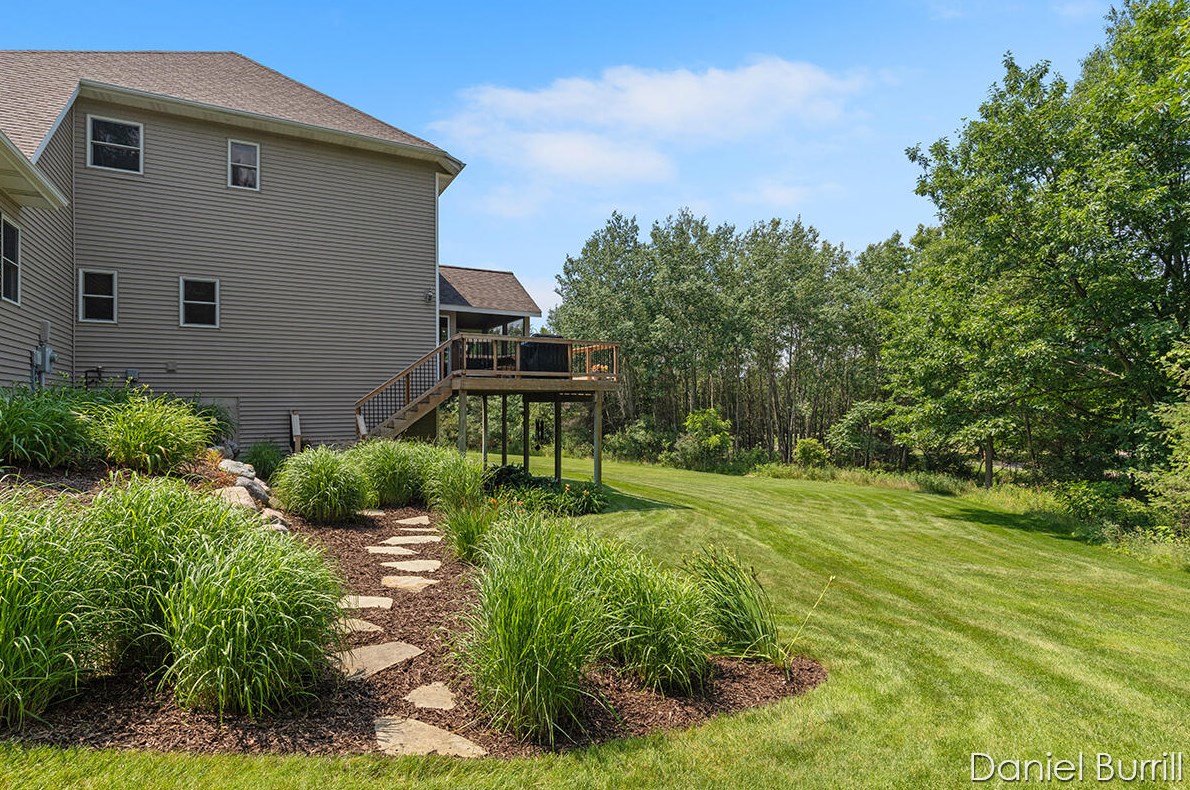 9571 Douglas Fir Ct, Sparta MI 49345-8276 exterior