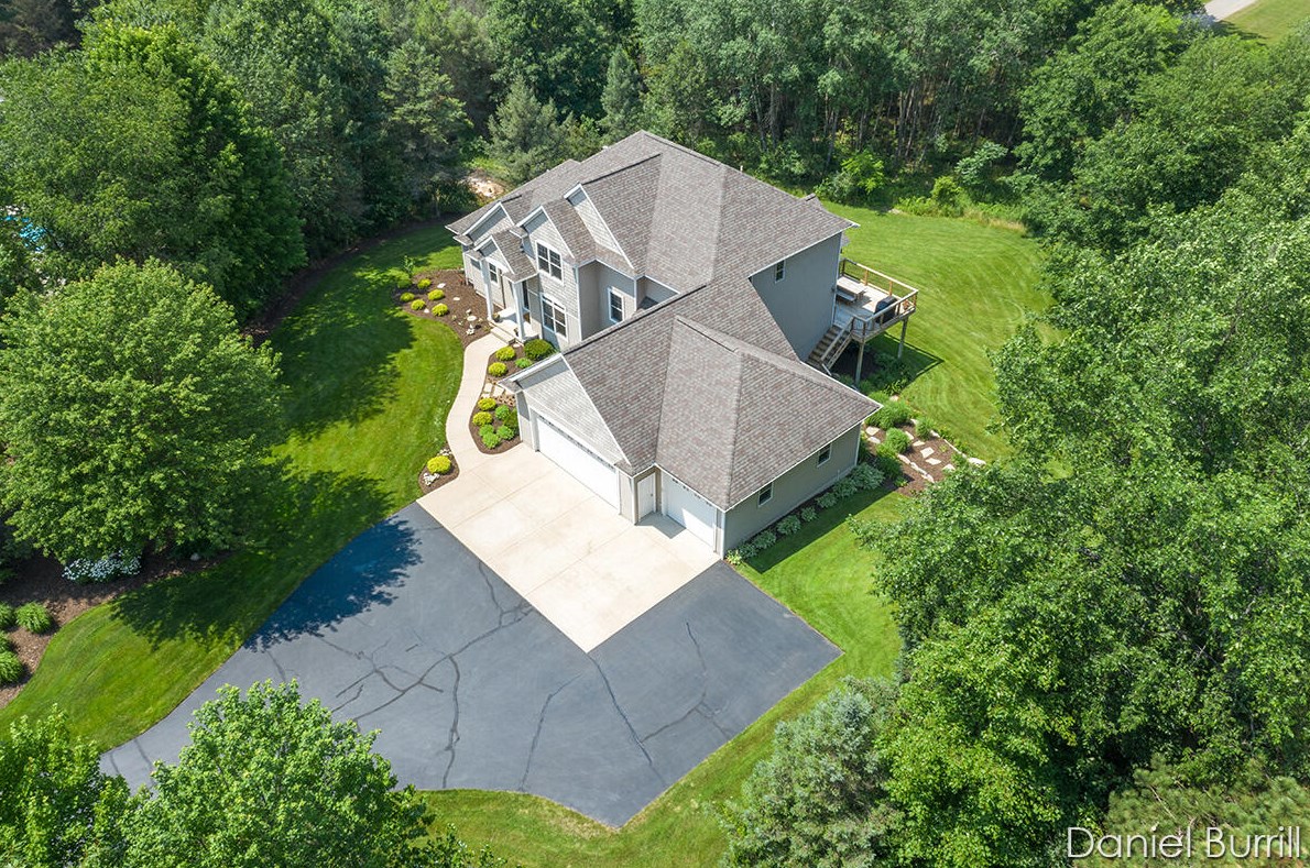 9571 Douglas Fir Ct, Sparta MI 49345-8276 exterior