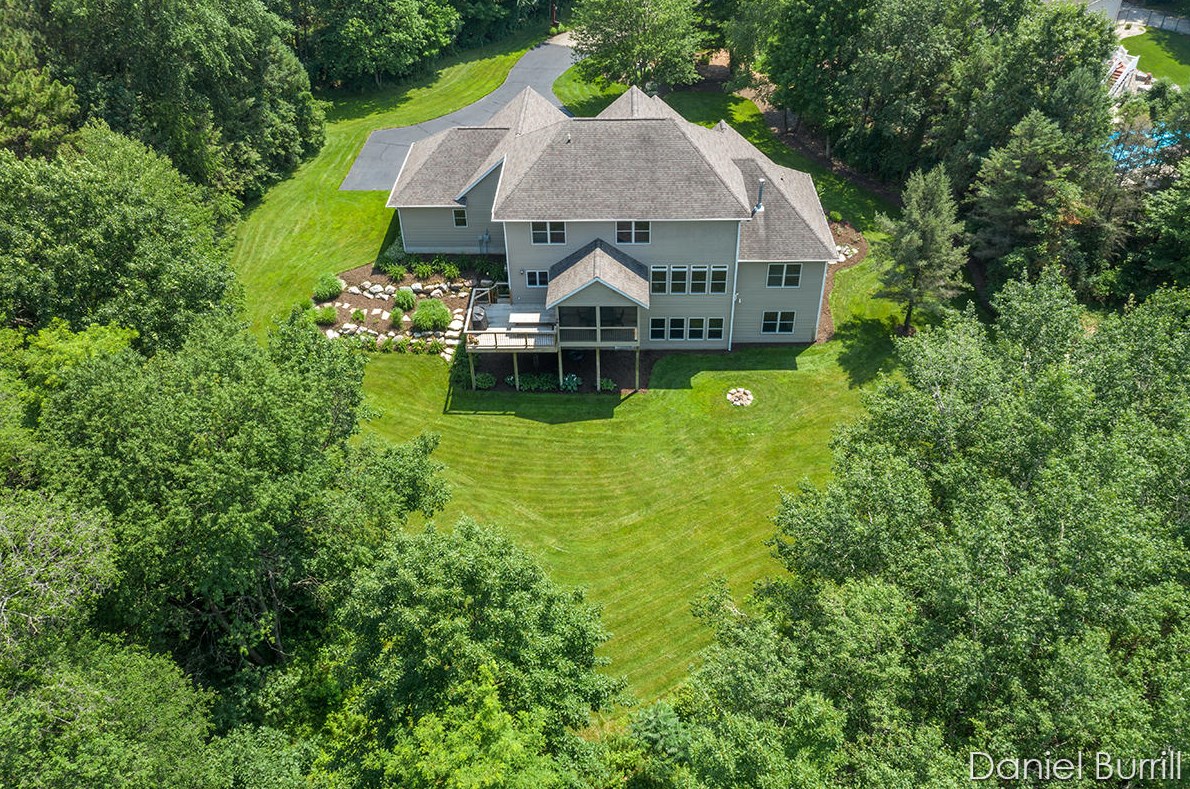 9571 Douglas Fir Ct, Sparta MI 49345-8276 exterior