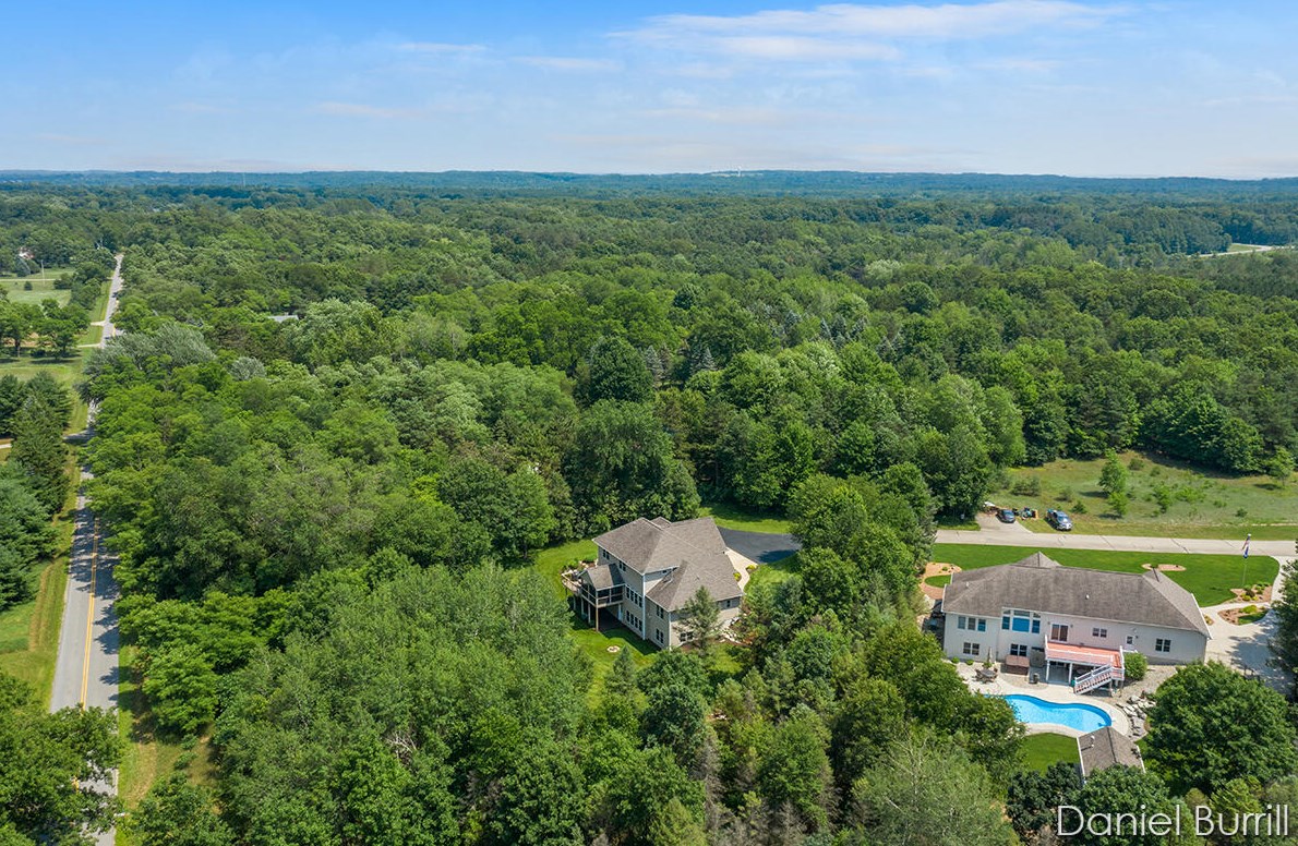 9571 Douglas Fir Ct, Sparta MI 49345-8276 exterior