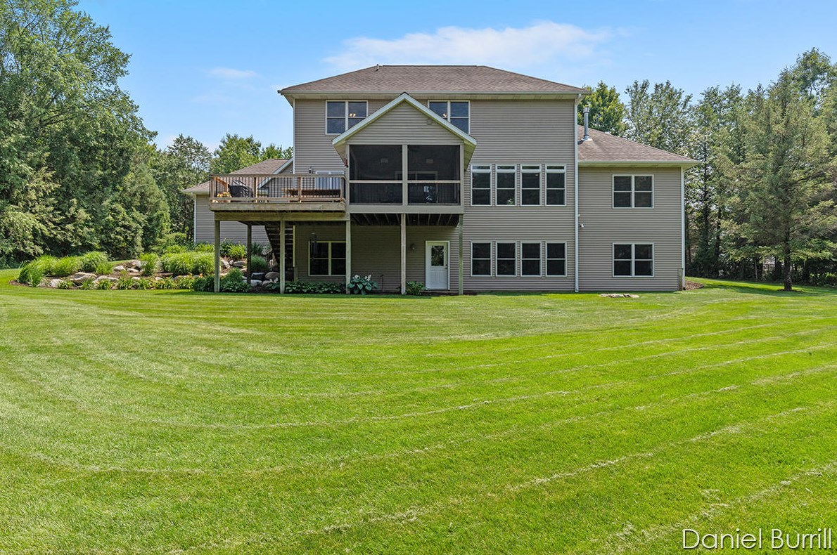9571 Douglas Fir Ct, Sparta MI 49345-8276 exterior