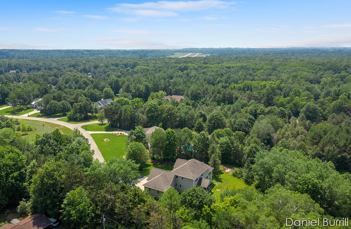 9571 Douglas Fir Ct, Sparta MI 49345-8276 exterior