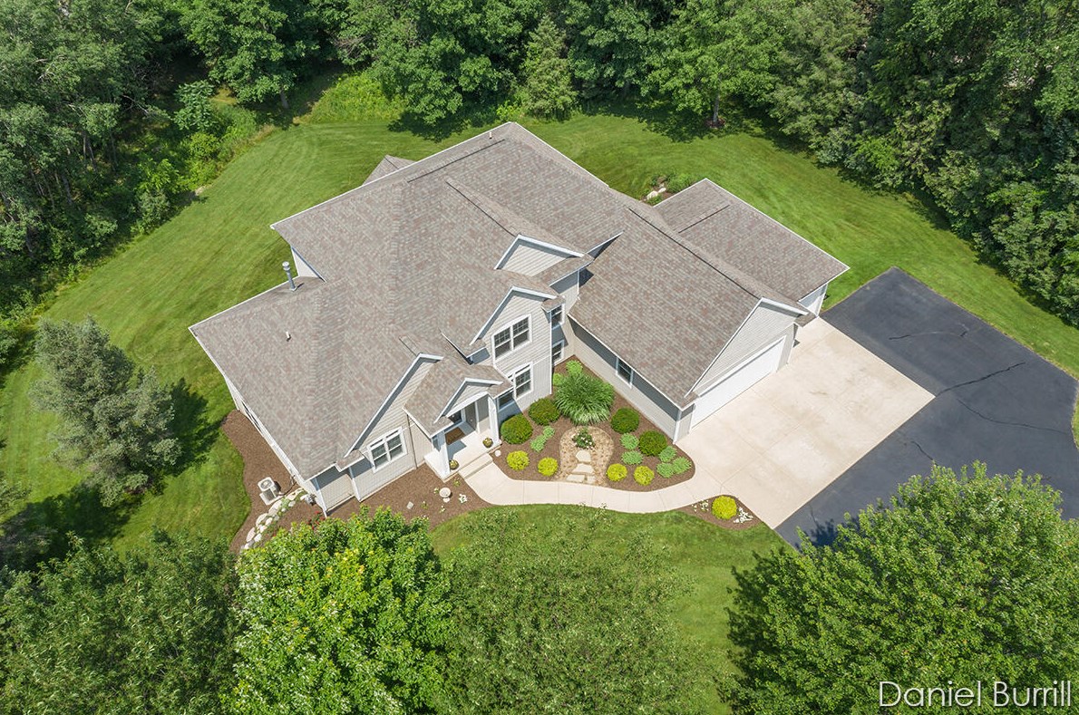 9571 Douglas Fir Ct, Sparta MI 49345-8276 exterior