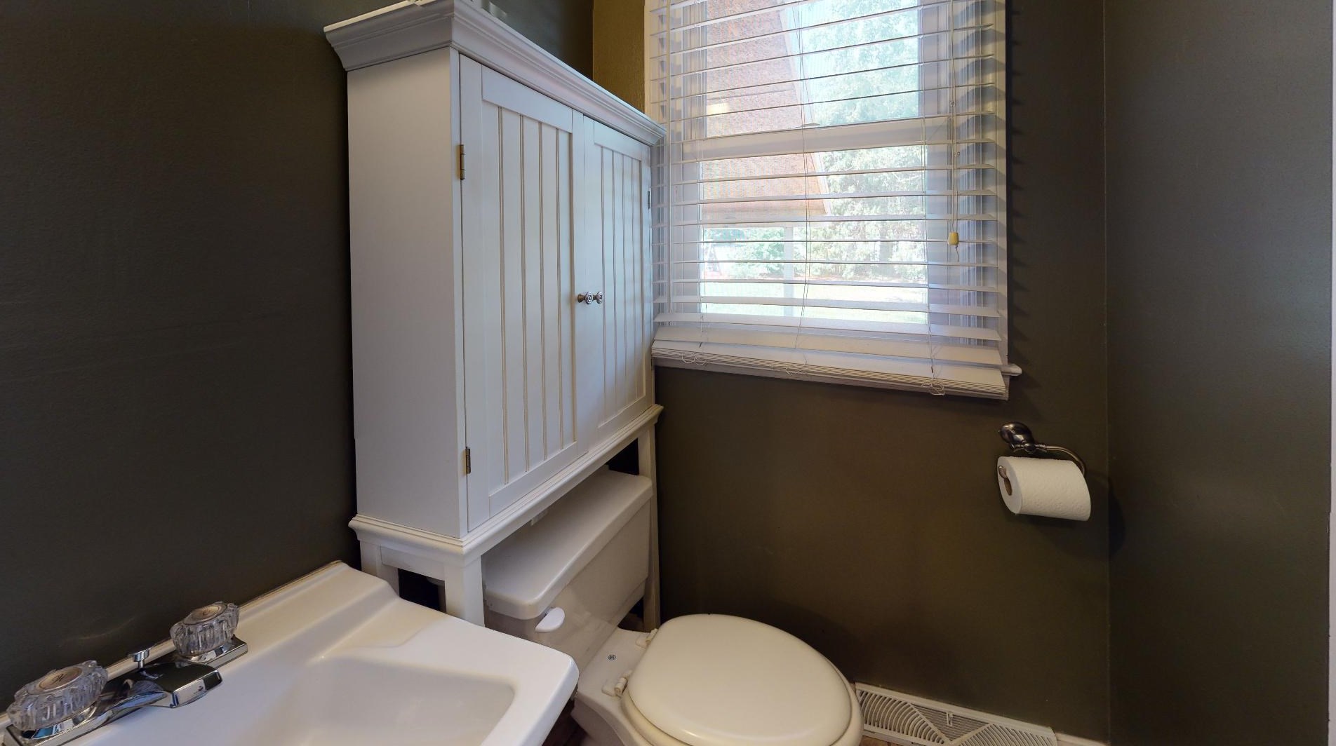 1707 Cedarlane Dr, Jenison, MI 49428-8116