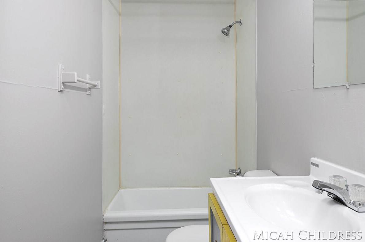 226 43rd St, Grand Rapids MI  49548-3027 exterior