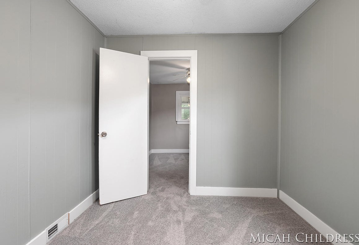 226 43rd St, Grand Rapids MI  49548-3027 exterior