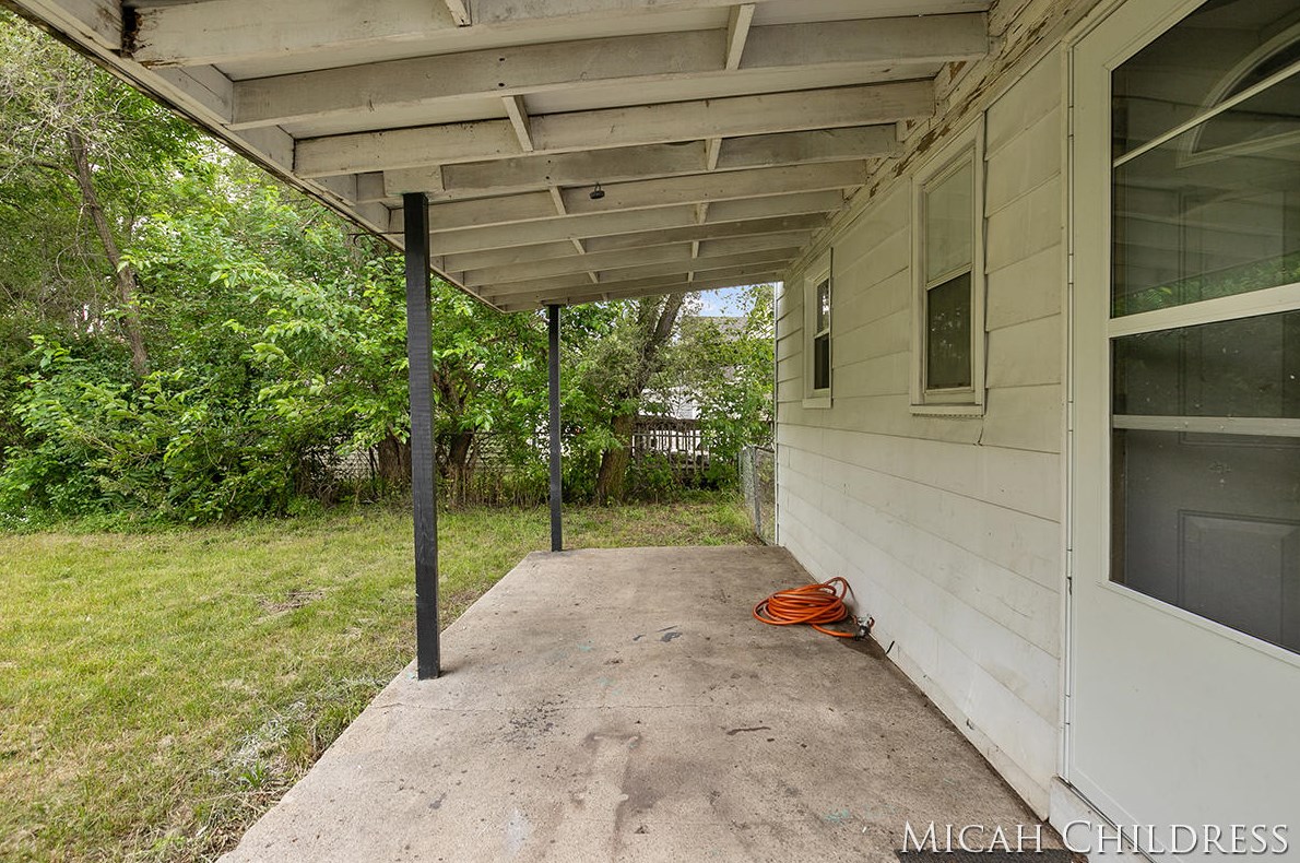 226 43rd St, Grand Rapids MI  49548-3027 exterior