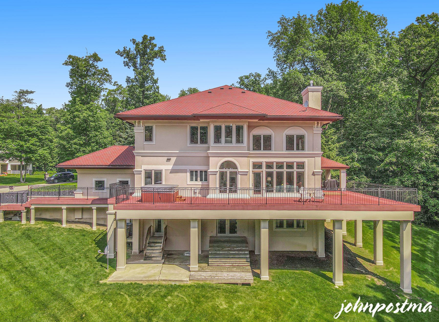 2188 Fairridge Dr, Ada MI 49301-8551 exterior