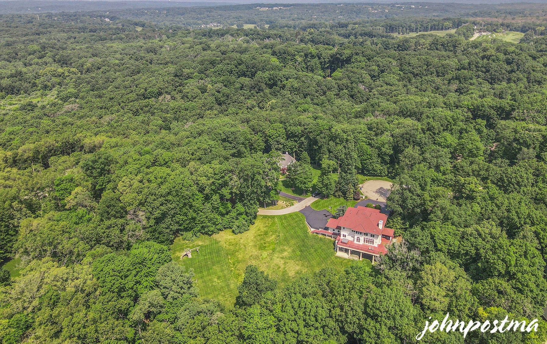 2188 Fairridge Dr, Ada MI 49301-8551 exterior