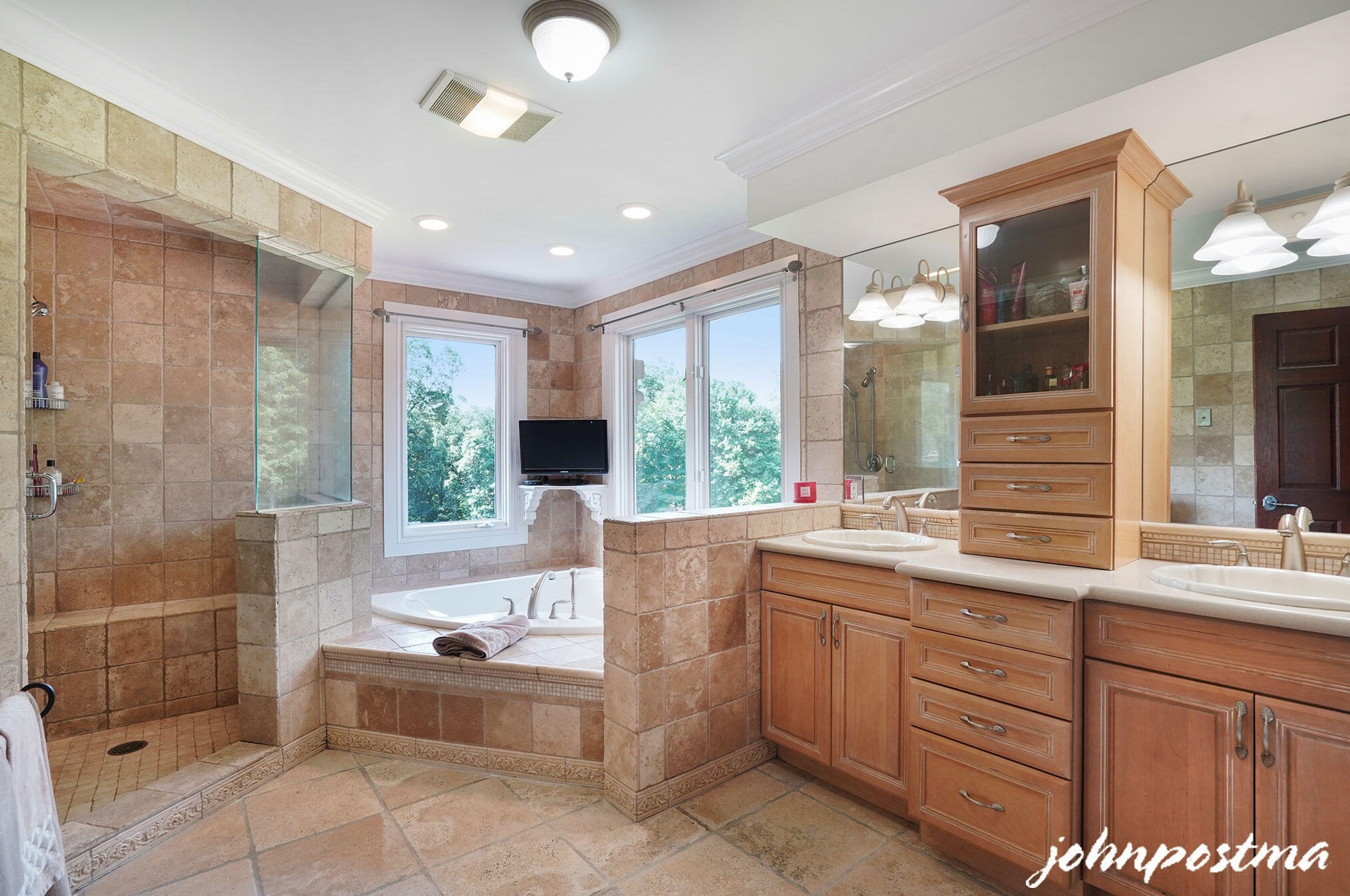 2188 Fairridge Dr, Ada MI 49301-8551 exterior