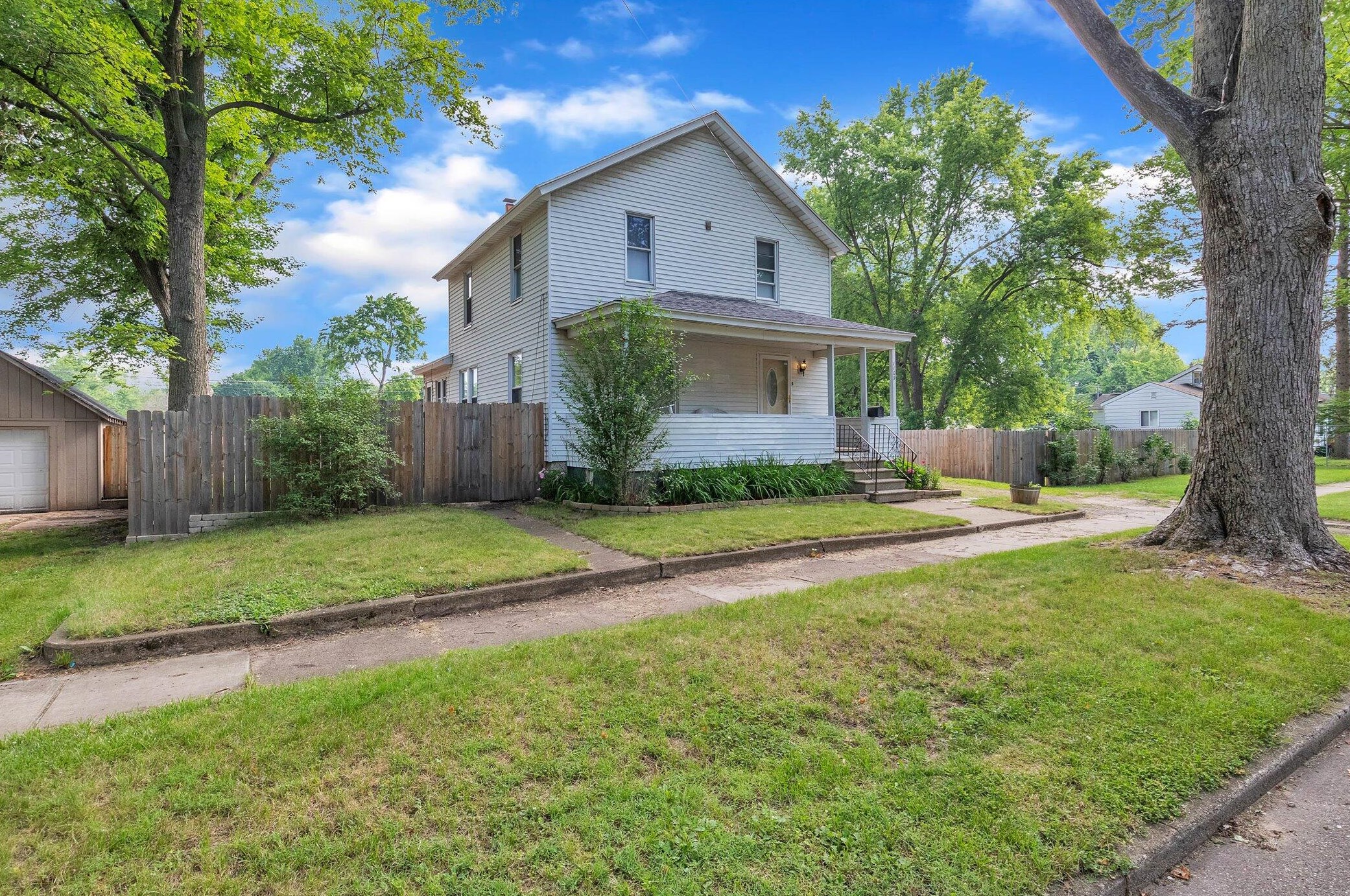 1109 Ferry St, Niles, MI 49120-2556