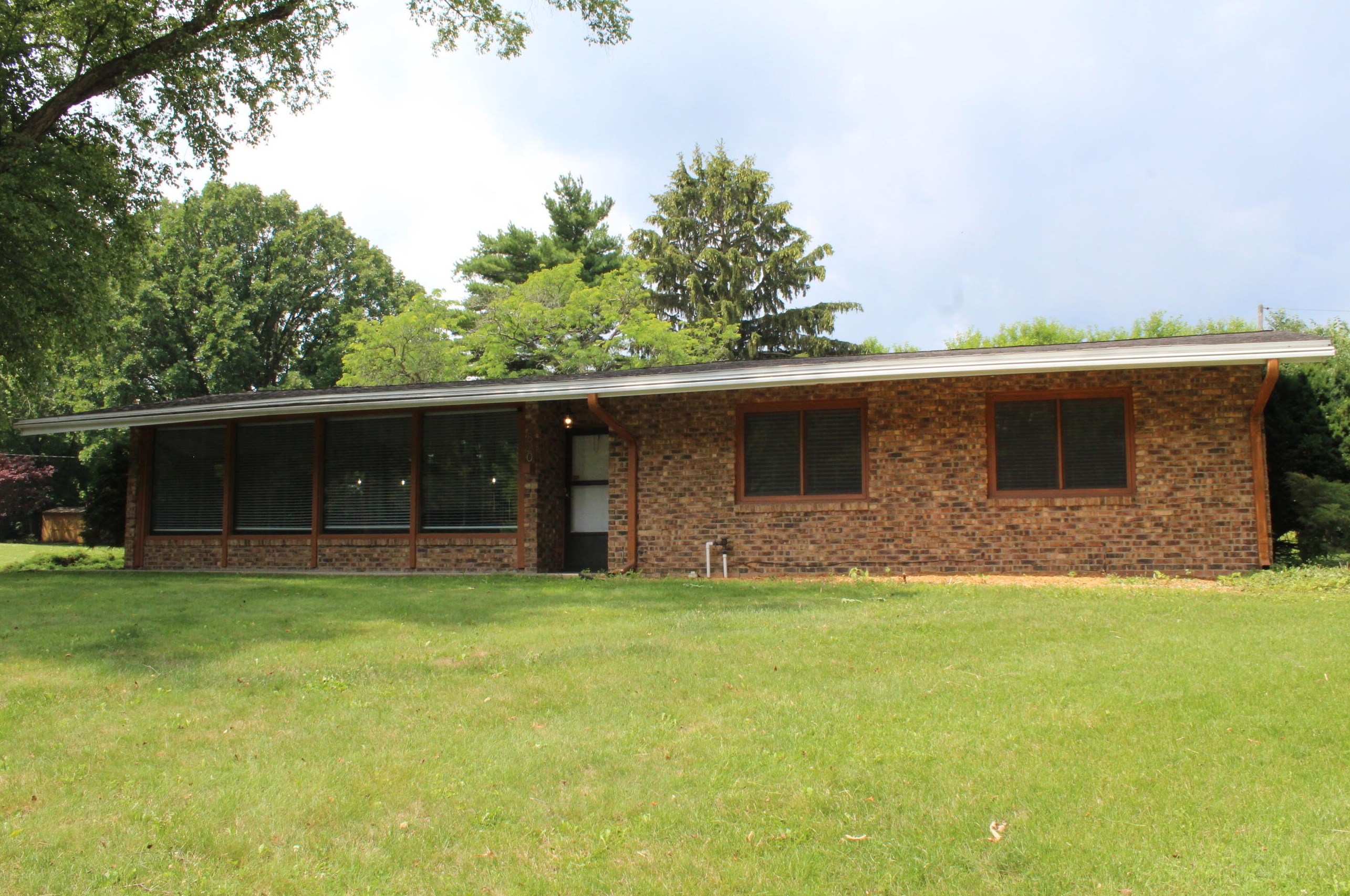 820 Iroquois Trl, Niles MI  49120-3127 exterior