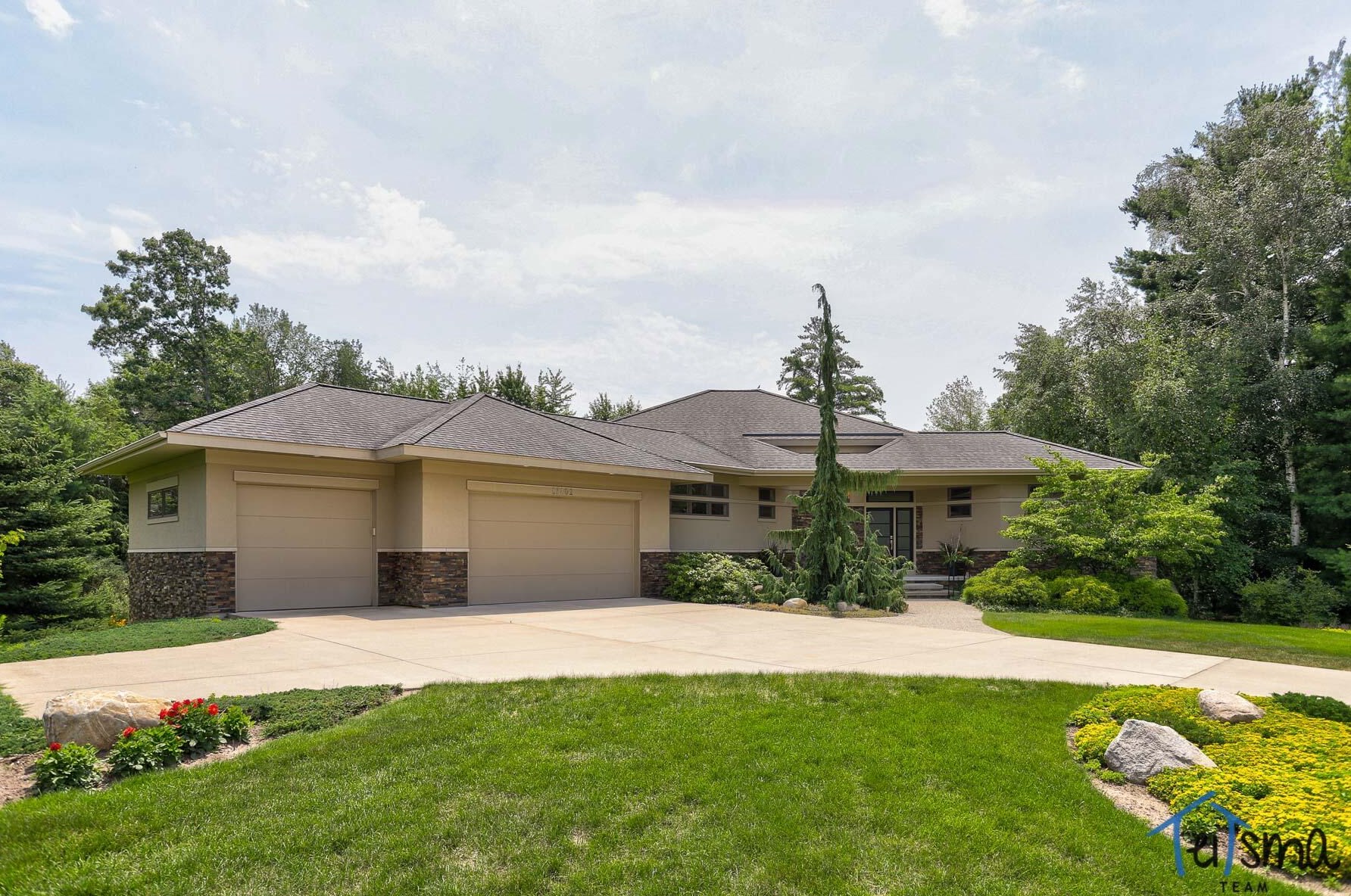 17802 Lost Pond Ln, Spring Lake, MI 49456-9304